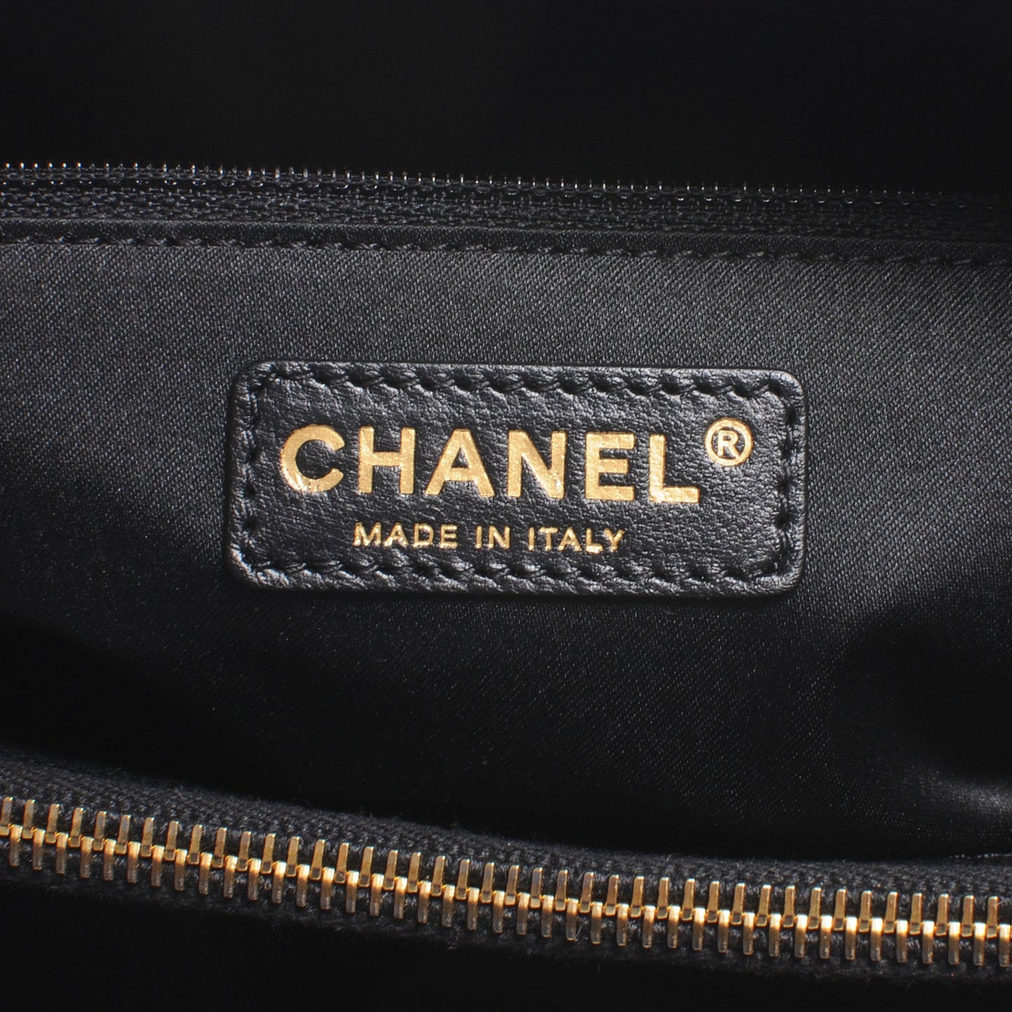 Caviar Grand Shopping Tote GST Black