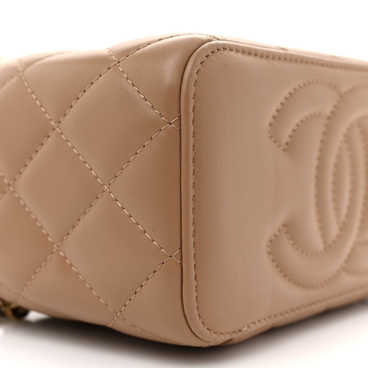 Lambskin Quilted Pearl Crush Small Vanity Case With Chain Beige