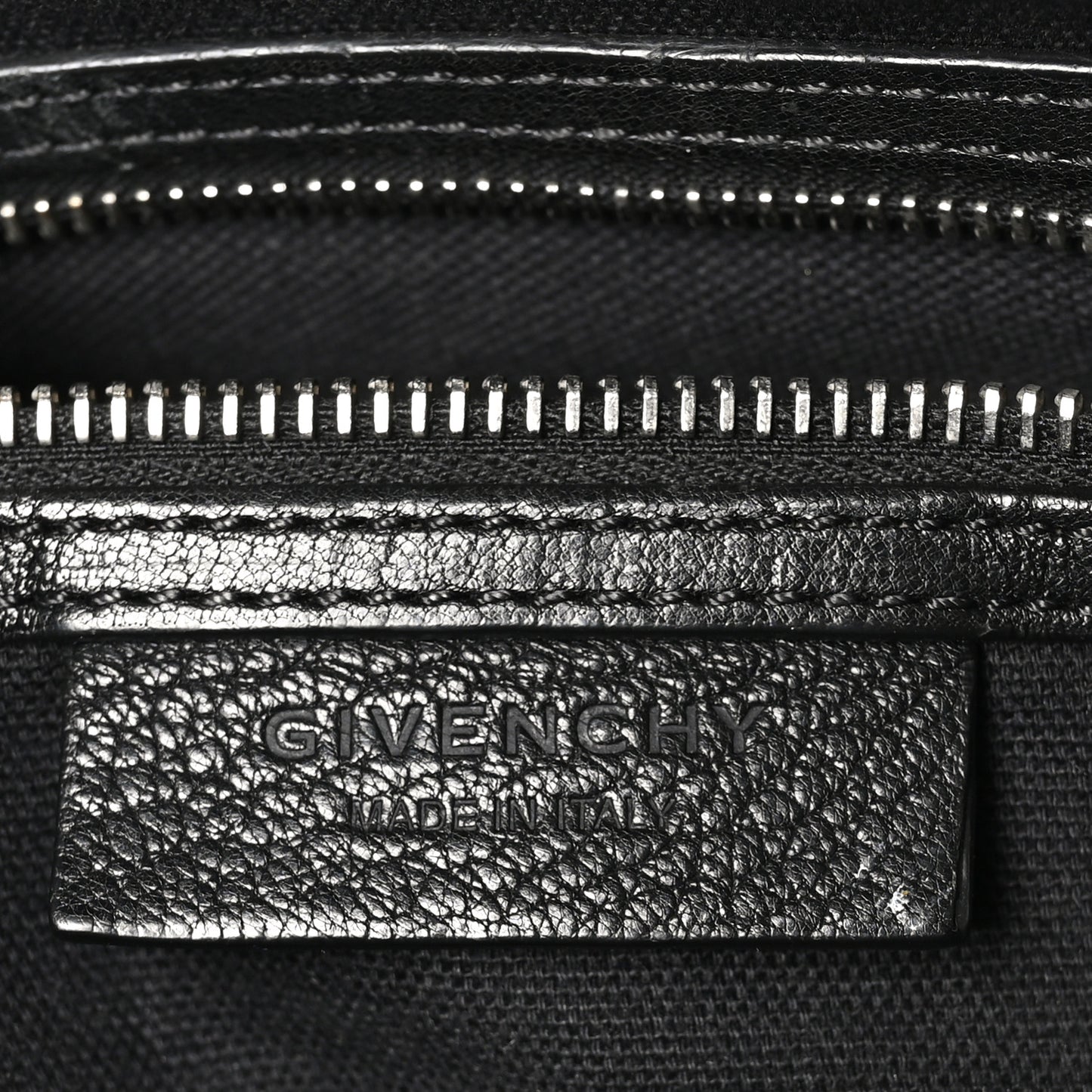 Sugar Goatskin Medium Antigona Black