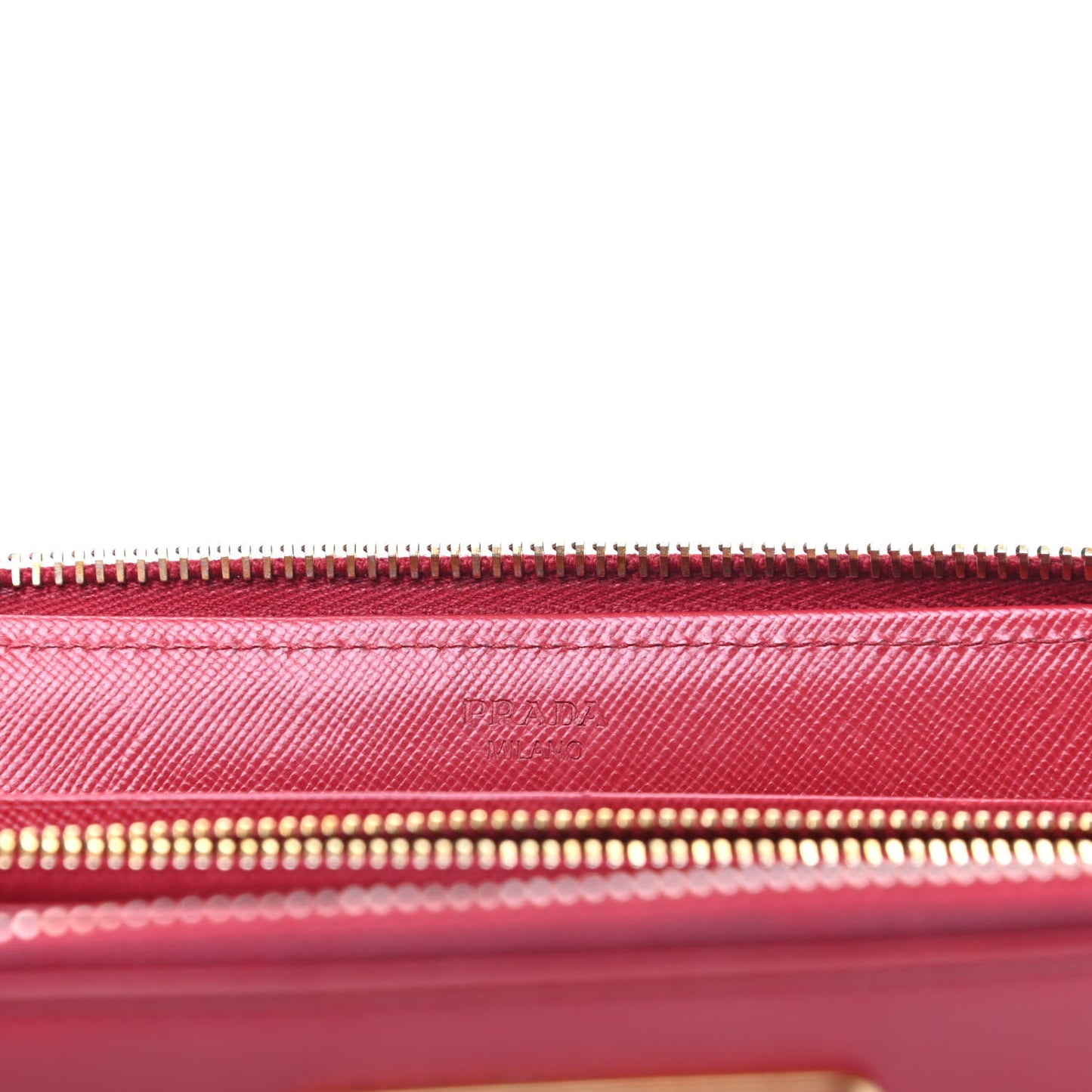 Saffiano Triangle Zip Around Wallet Fuoco