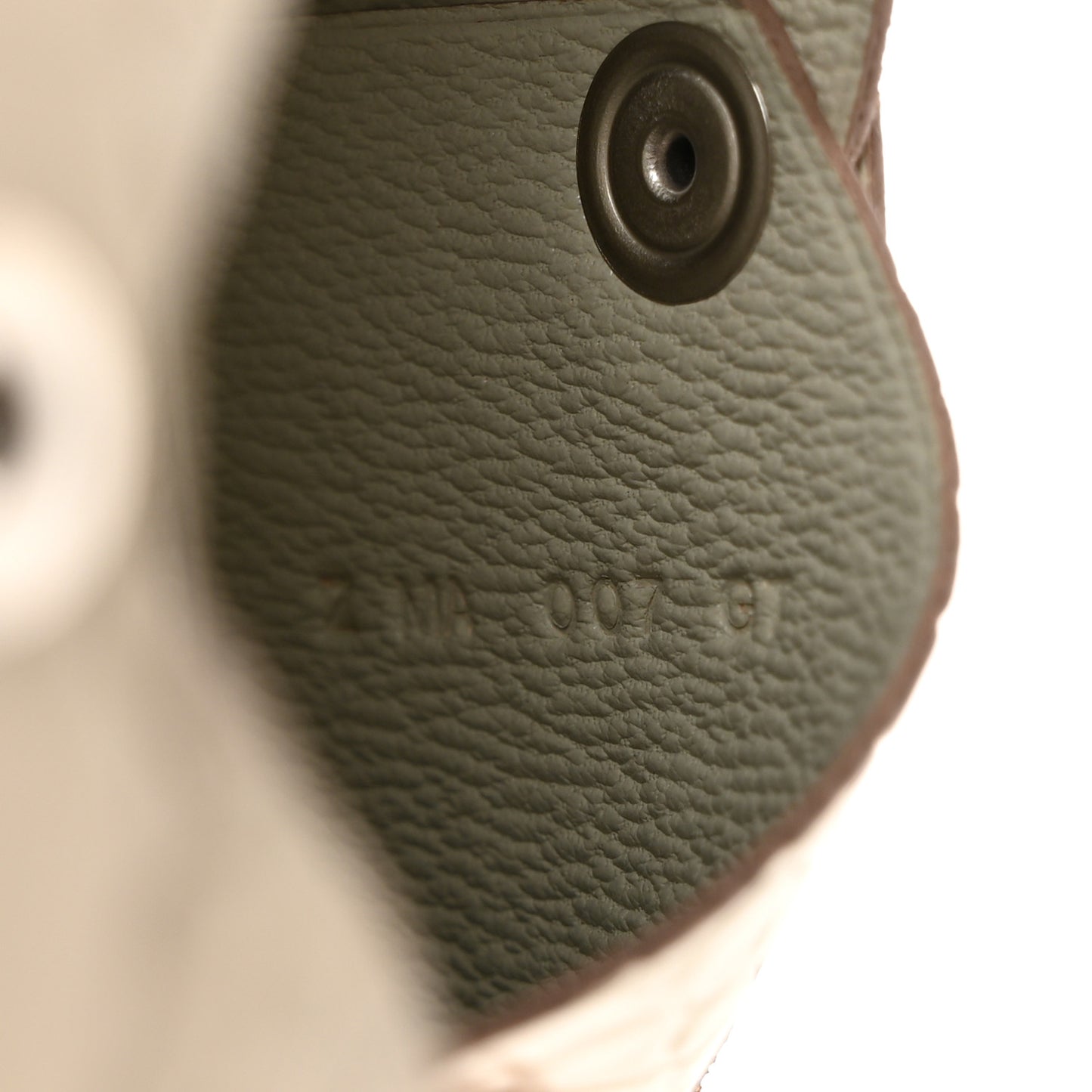 Matte Alligator Calvi Card Case Beton