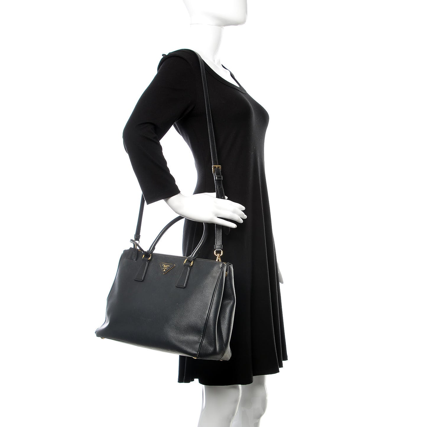 Saffiano Medium Galleria Double Zip Tote Black