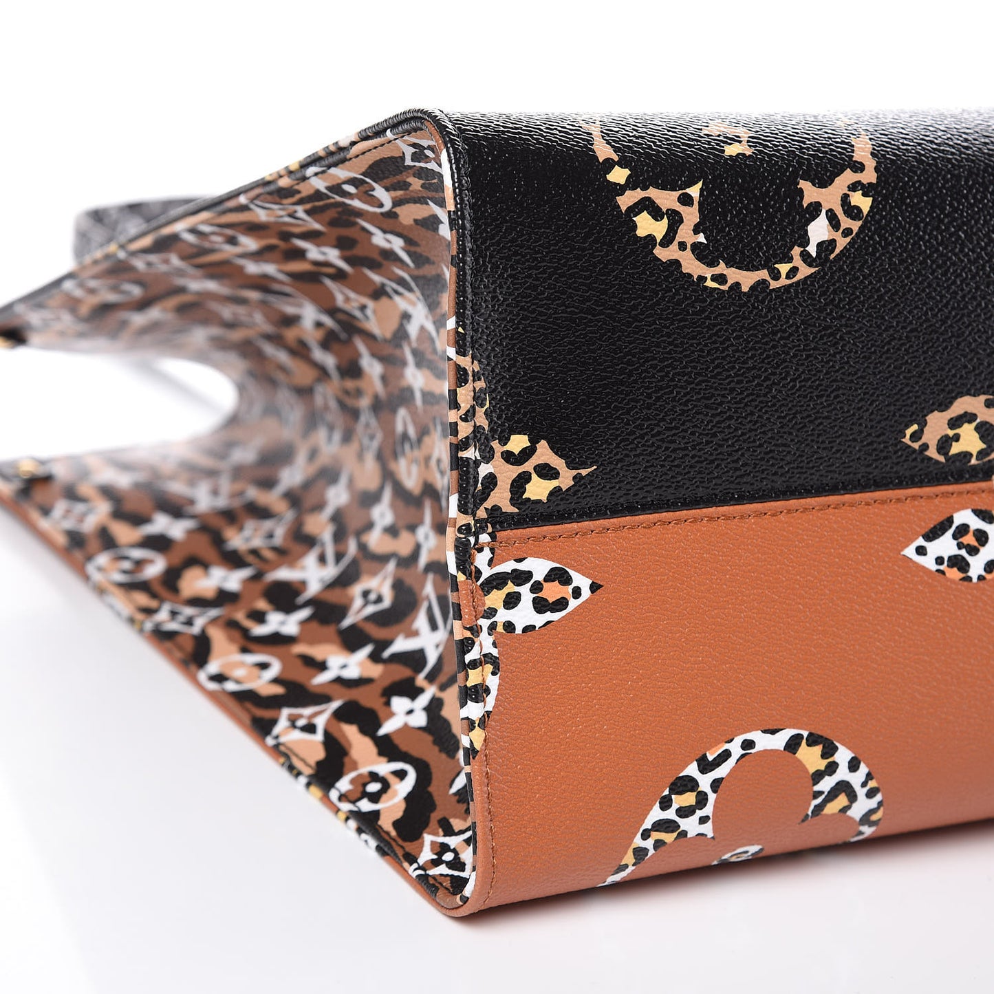Monogram Giant Jungle Onthego GM Black