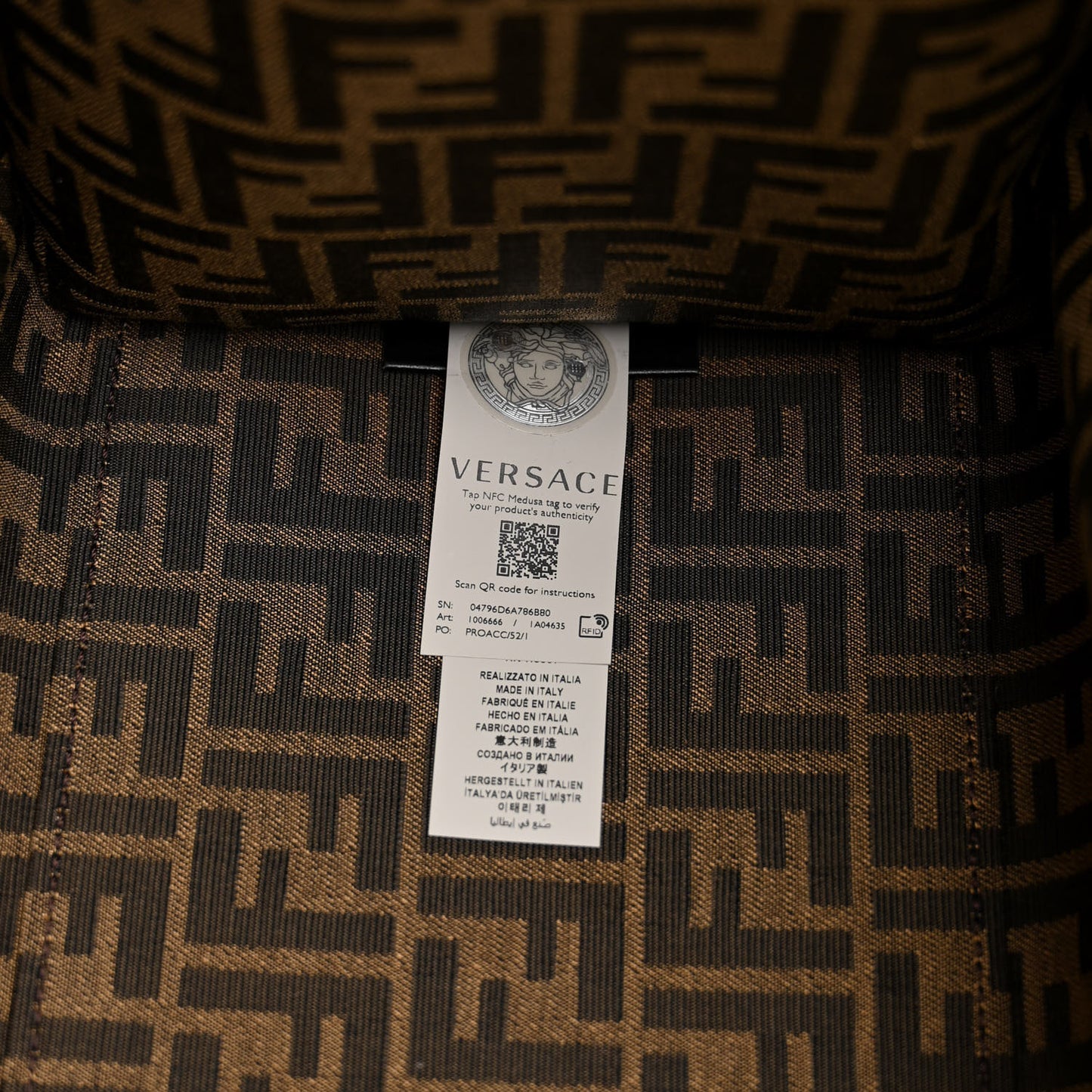 X VERSACE Fabric Jacquard Calfskin Plexiglass Fendace FF Medusa Studded Large Fendi Sunshine Shopper Tote Marrone Fuxia