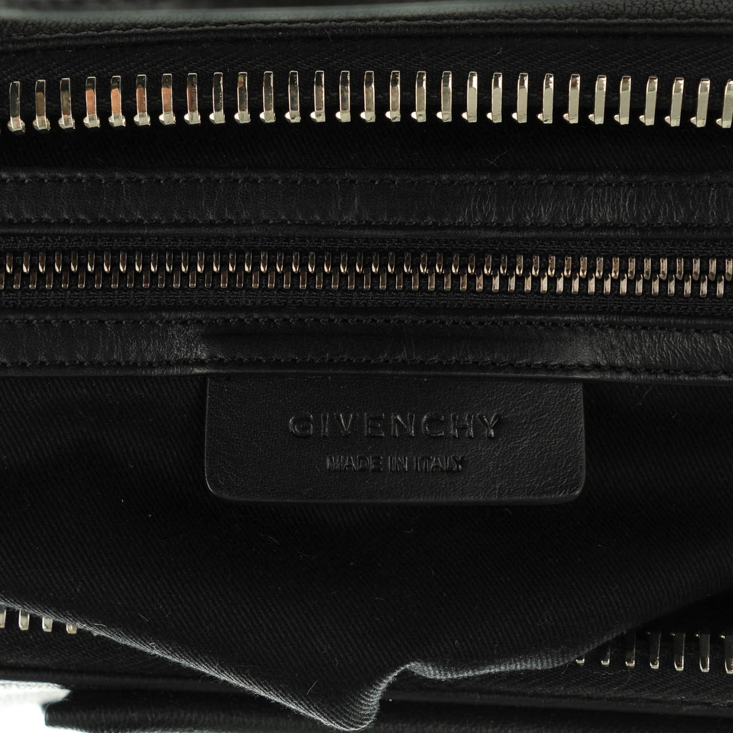 Sugar Goatskin Medium Antigona Black