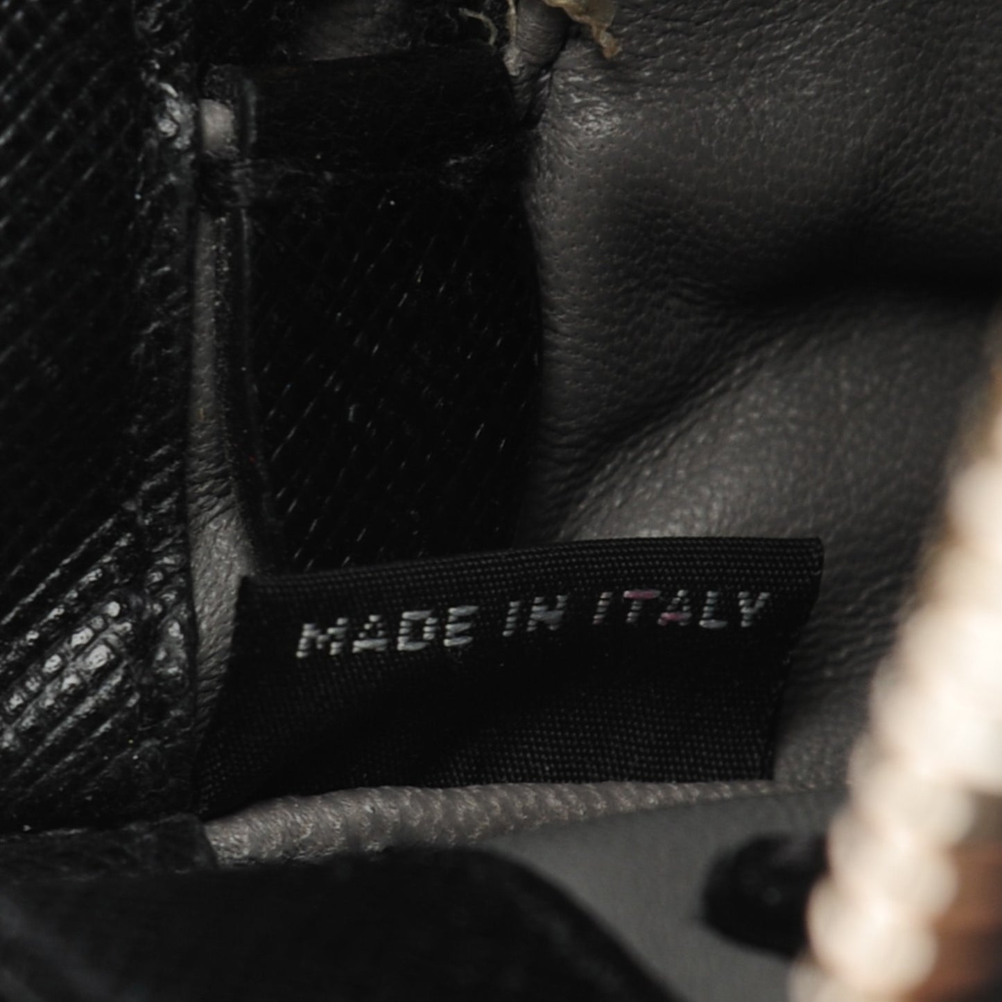 Saffiano Zip Crossbody Bag Nero Black
