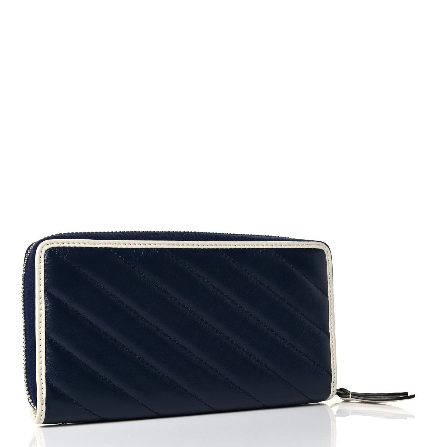 Gucci Vintage Effect Calfskin Matelasse Diagonal Torchon GG Marmont Zip Around Wallet Blue Agata Mystic White 2 of 5