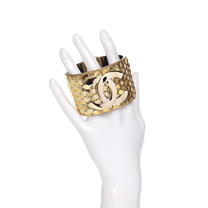 Chanel Metallic Goatskin Lambskin Calfskin CC Scales Cuff Gold 2 of 4