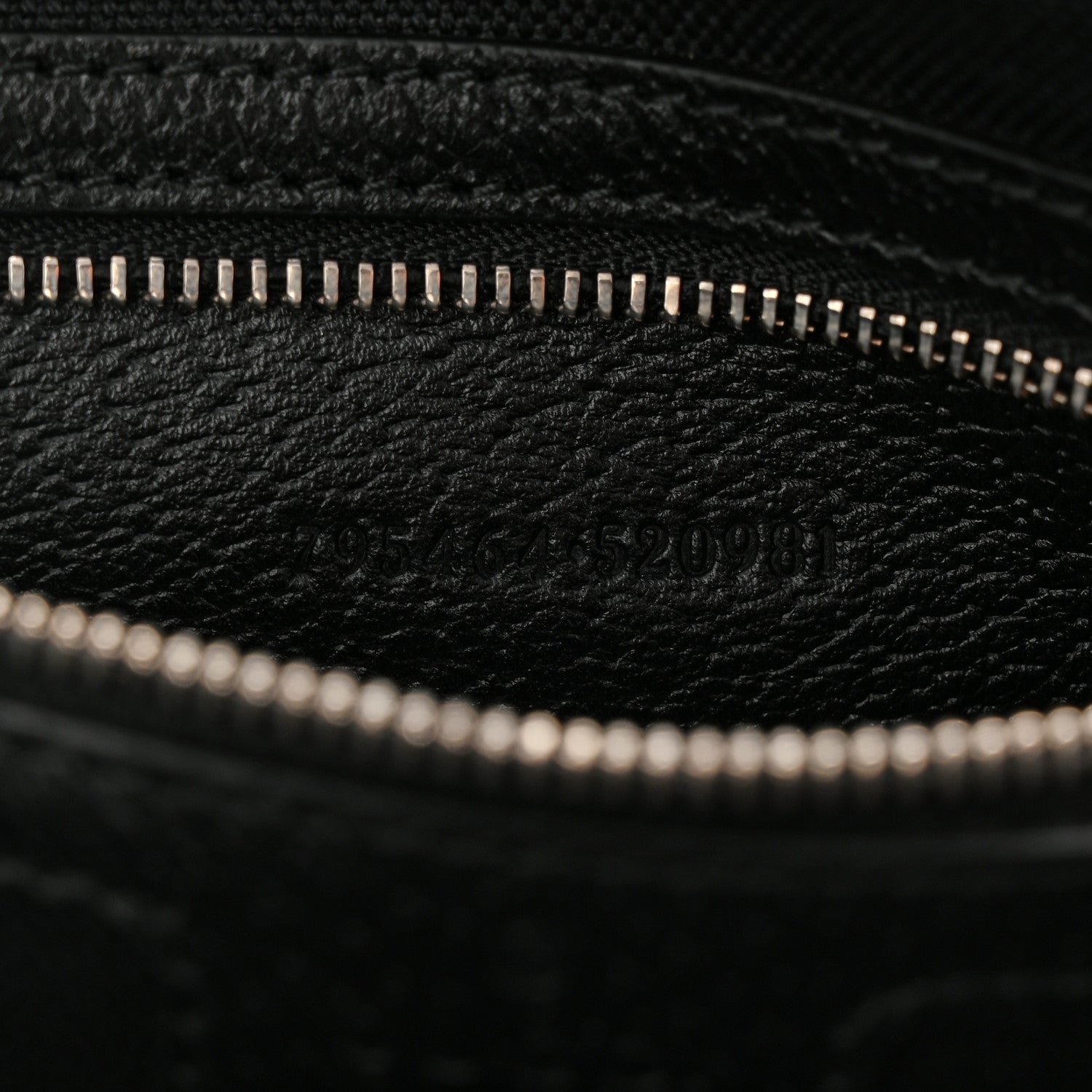 グッチメッセージバックGG Supreme Monogram Leather GUCCI GG SUPREME BLACK MONOGRAM WEB FLAT MESSENGER BAG | eBay