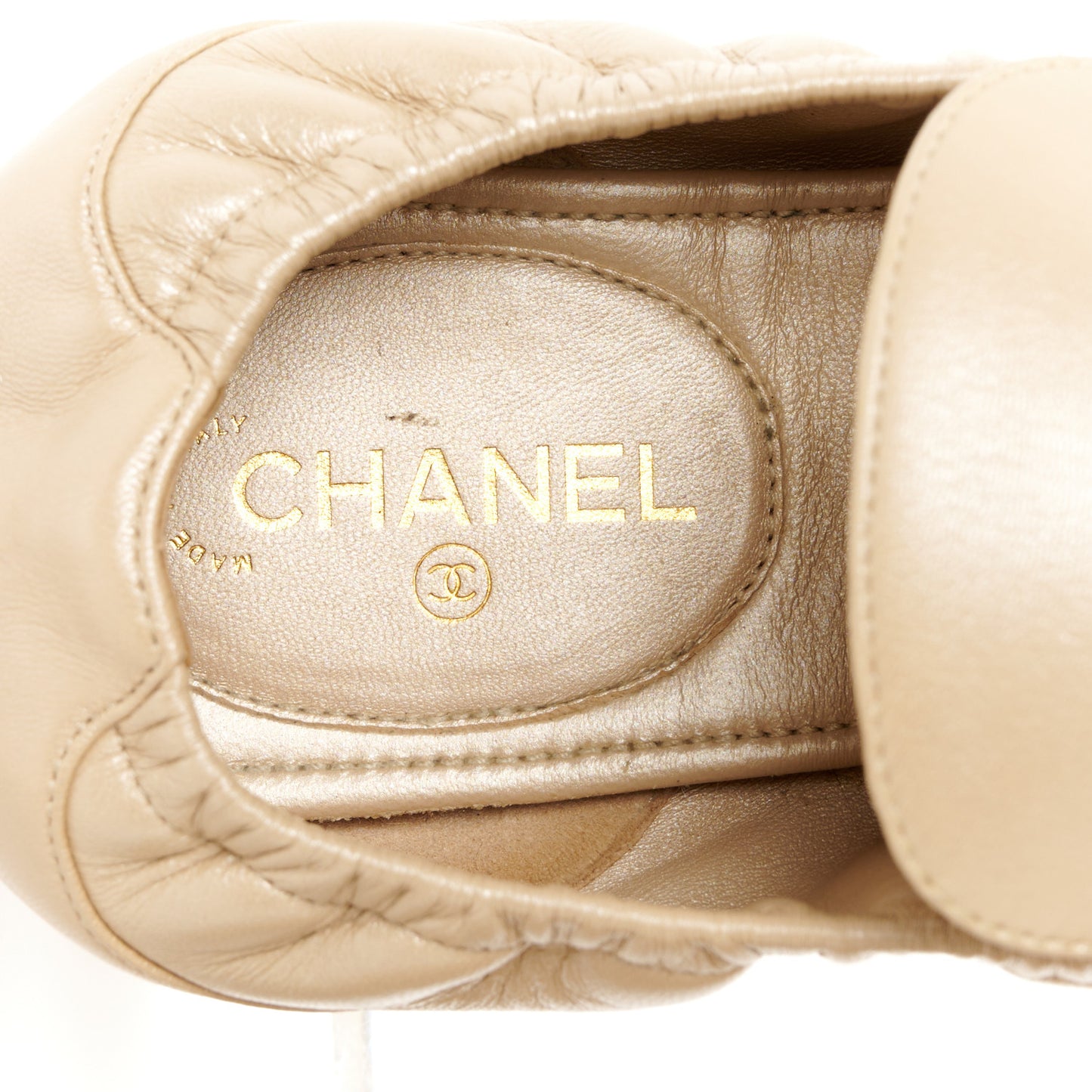 Laminated Lambskin Womens Quilted Elastic CC Moccasin Loafers 37.5 Beige