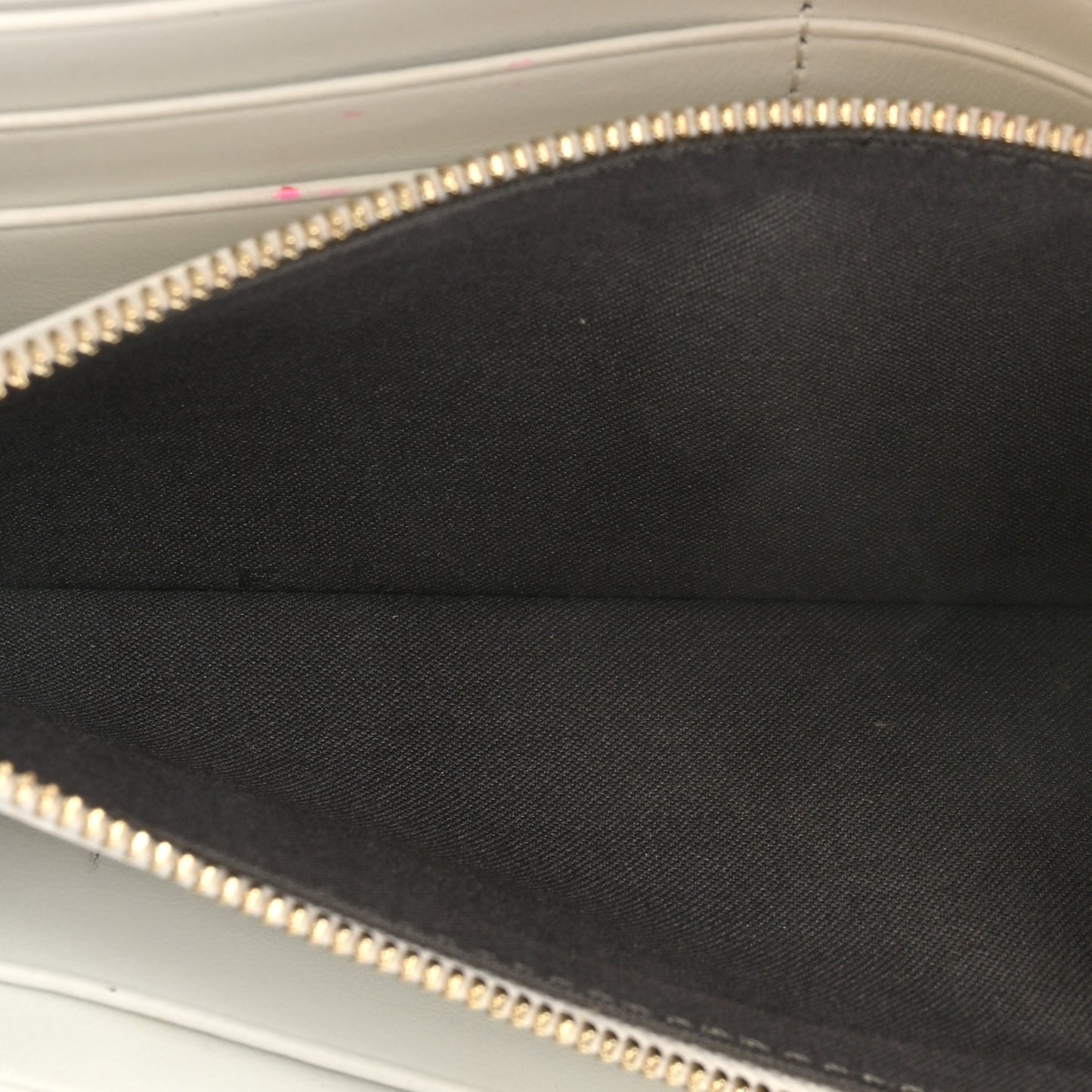 Vitello Cruise F is Fendi Continental Envelope Wallet on Chain Bianco
