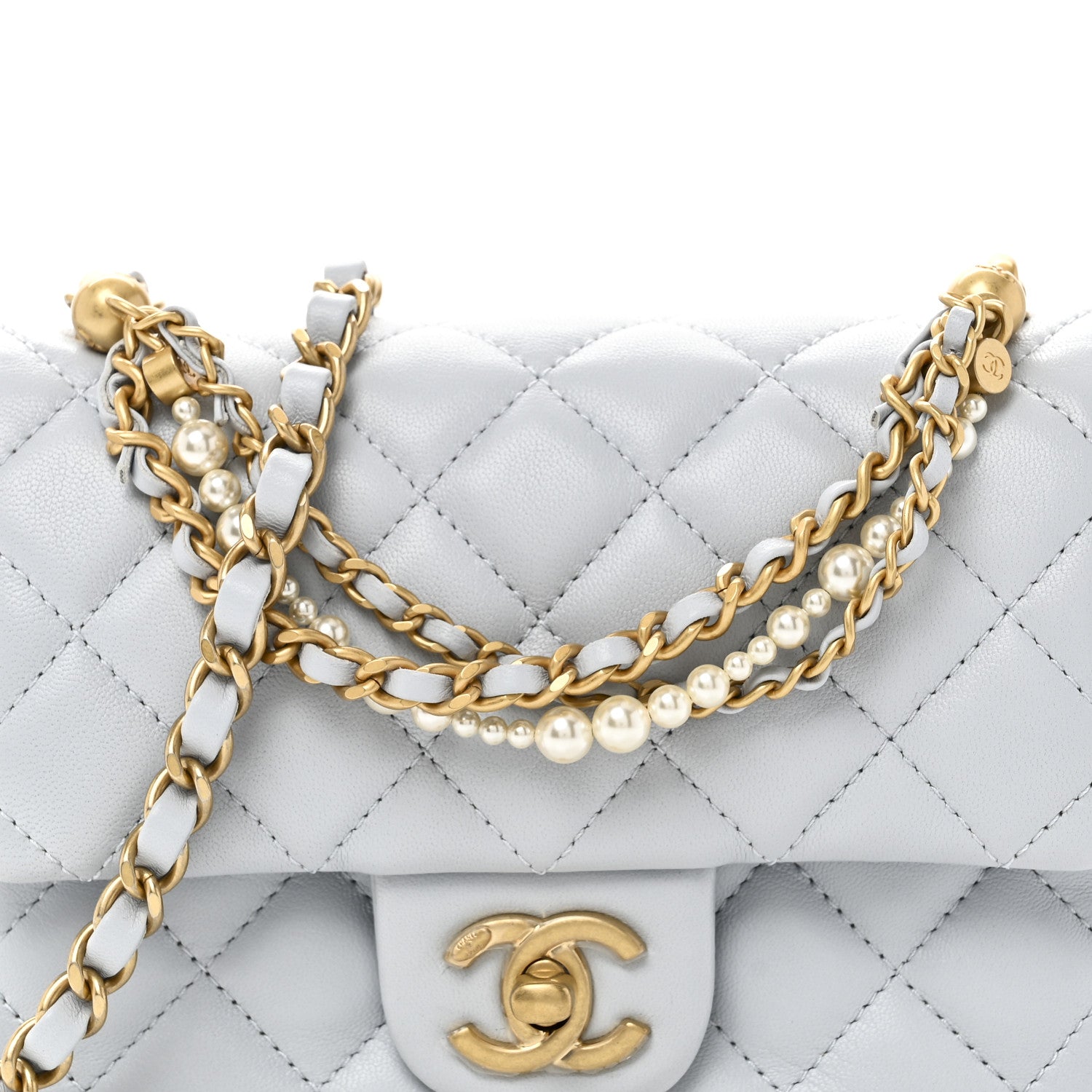 CHANEL カーボンライン シャネルのカンボンライン｜愛され続けるアイコンアイテム | ブランド