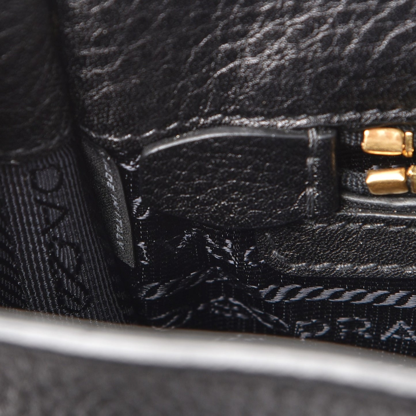 Vitello Daino Sound Twin Pocket Satchel Black