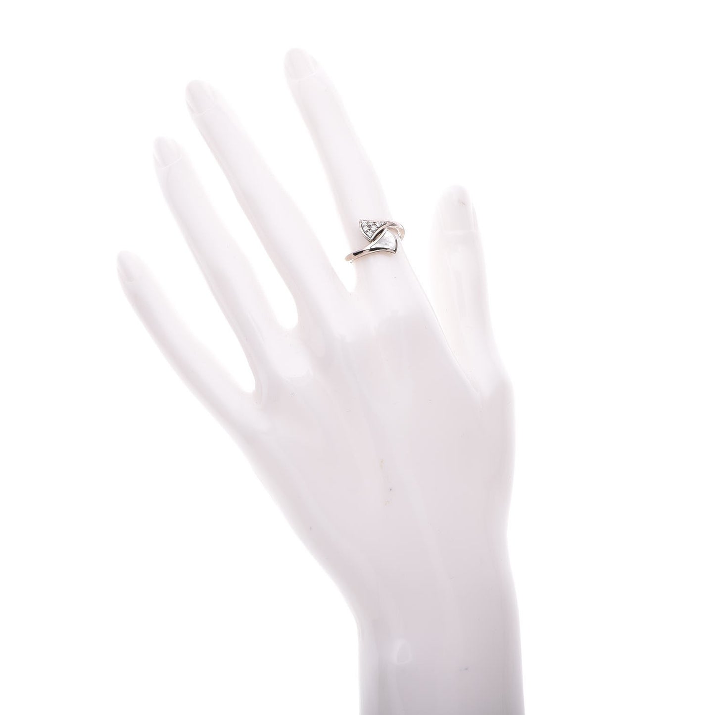 18K White Gold Diamond Mother of Pearl Dream Ring