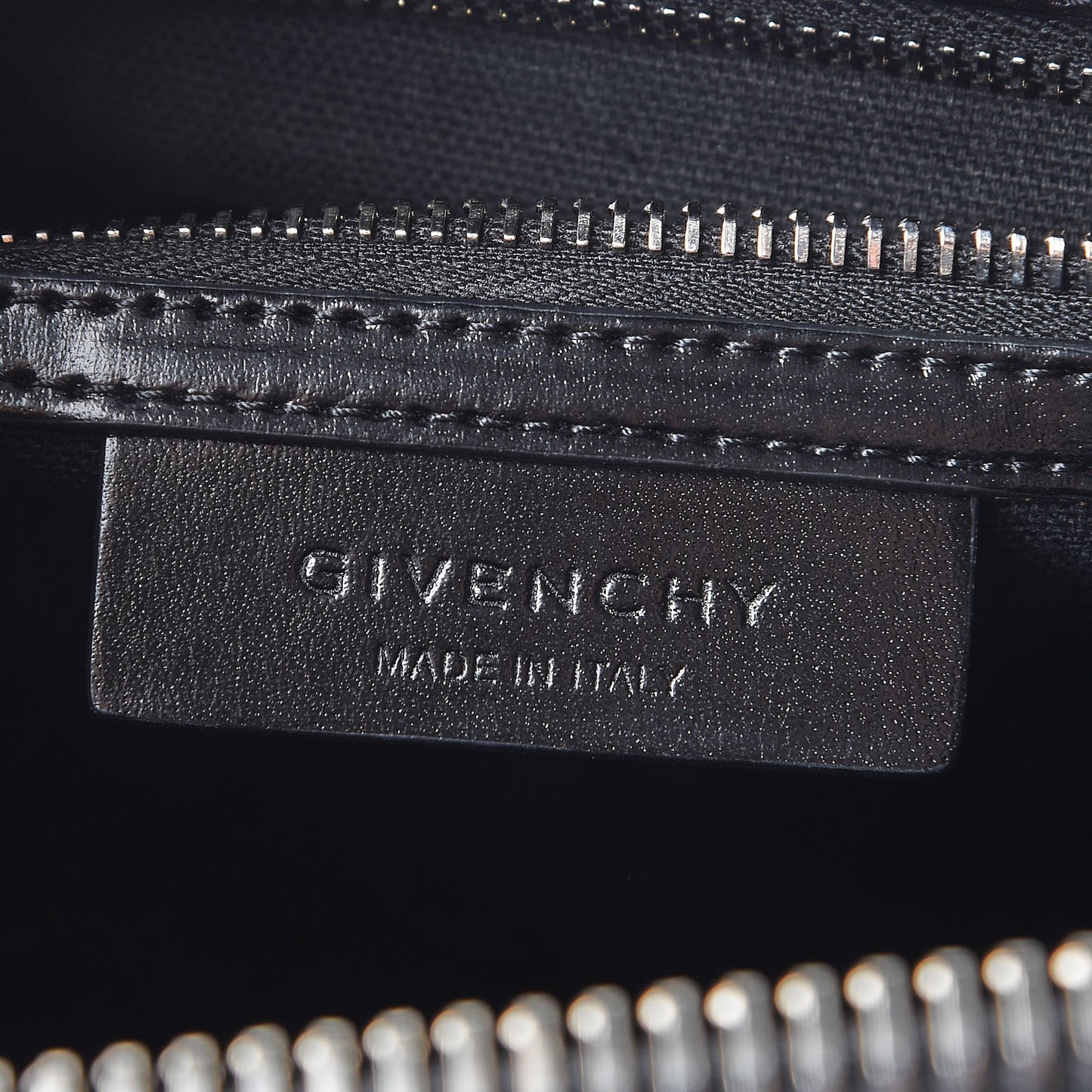 Shiny Lord Calfskin Medium Antigona Black