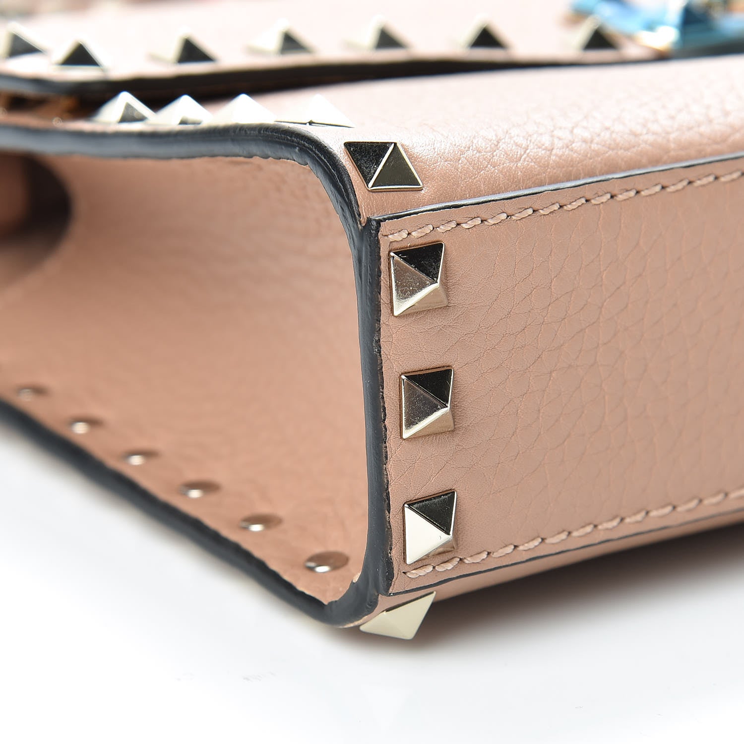 Valentino Garavani Pebbled Calfskin Medium Rockstud Flip Lock Crossbody Bag Skin Sorbet 8 of 9