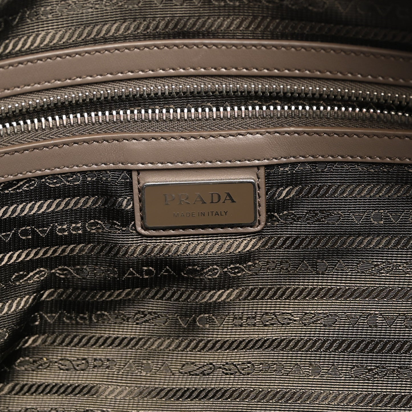 Vitello Daino Medium Messenger Bag Bambu