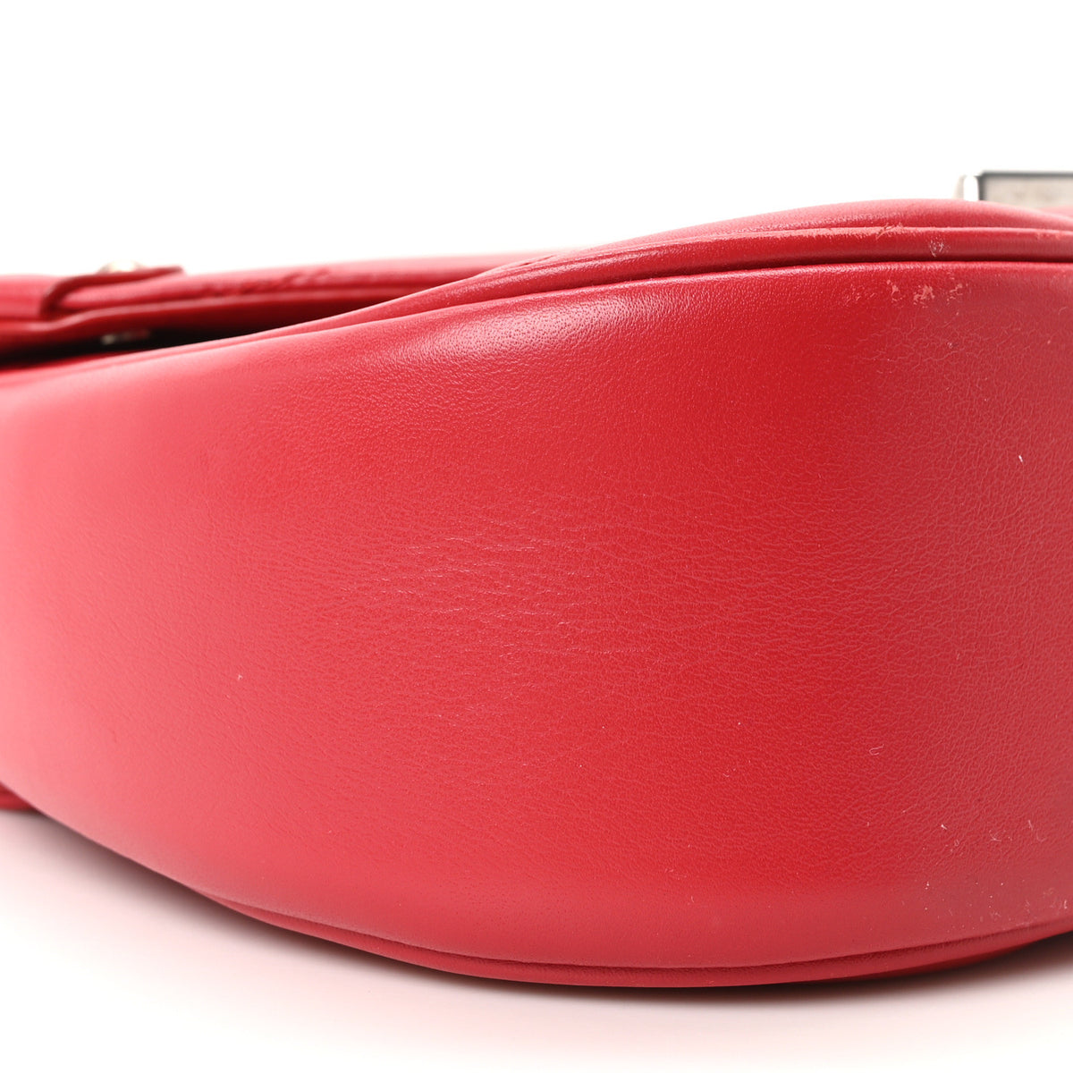 Calfskin New Wave Chain MM Ecarlate