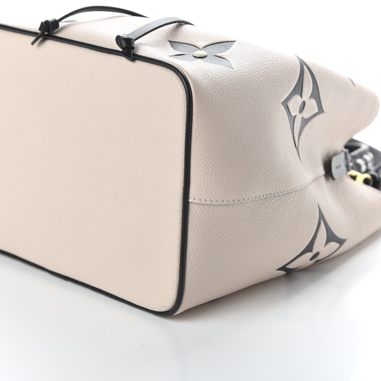 Louis Vuitton Empreinte Monogram Giant Crafty Neonoe MM Creme Black 9 of 11
