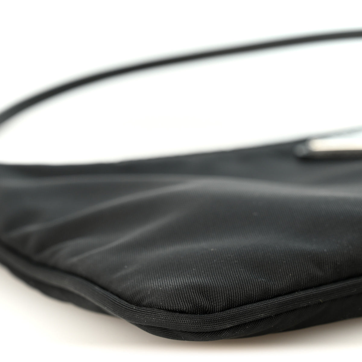 Re-Nylon Vela Pouch Black