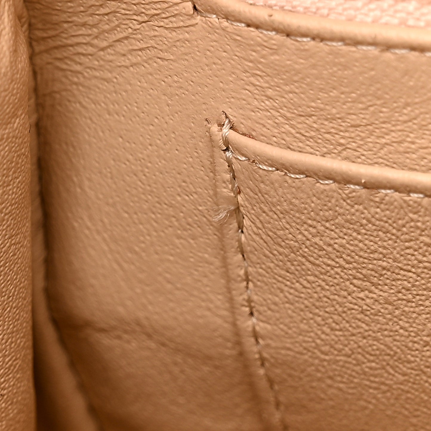 Caviar Quilted Jumbo Single Flap Beige Clair
