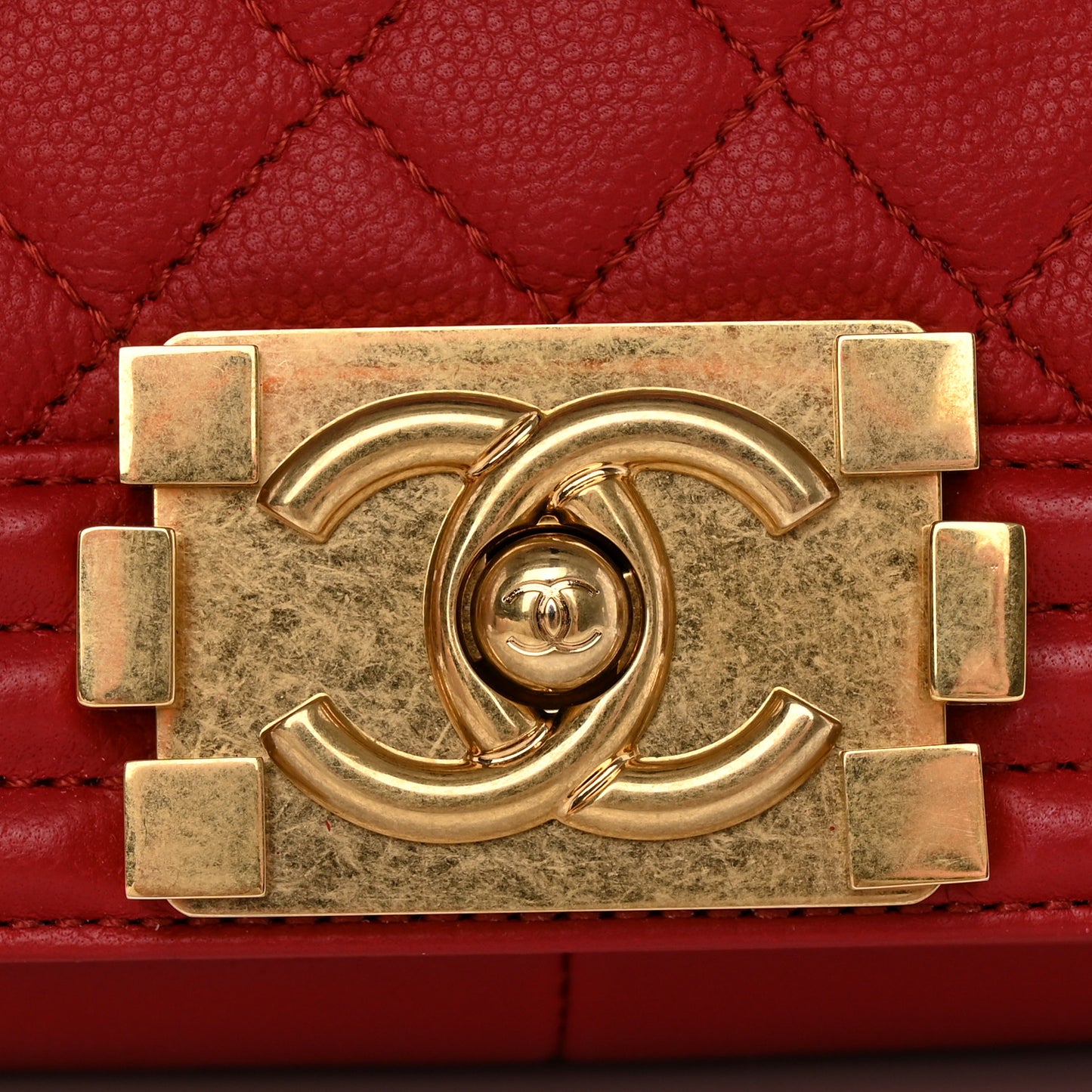 Caviar Quilted Medium Boy Flap Red
