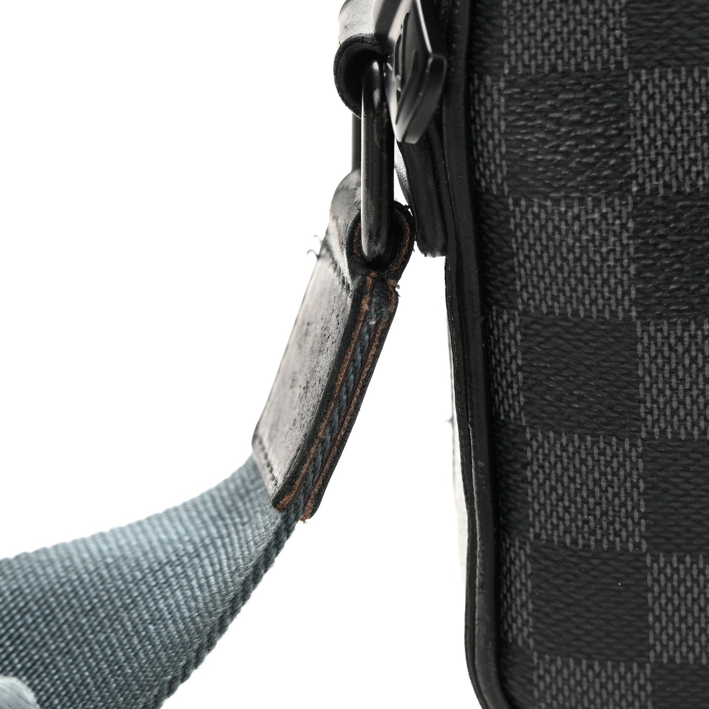 Damier Graphite Alpha Messenger Bag