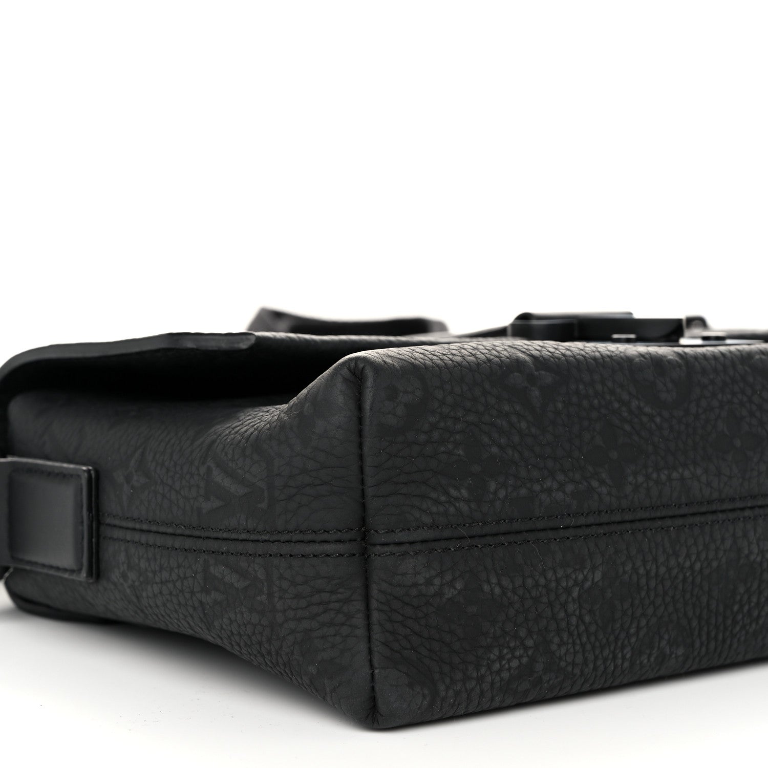 Louis Vuitton Taurillon Monogram S-Cape Messenger Black 8 of 9