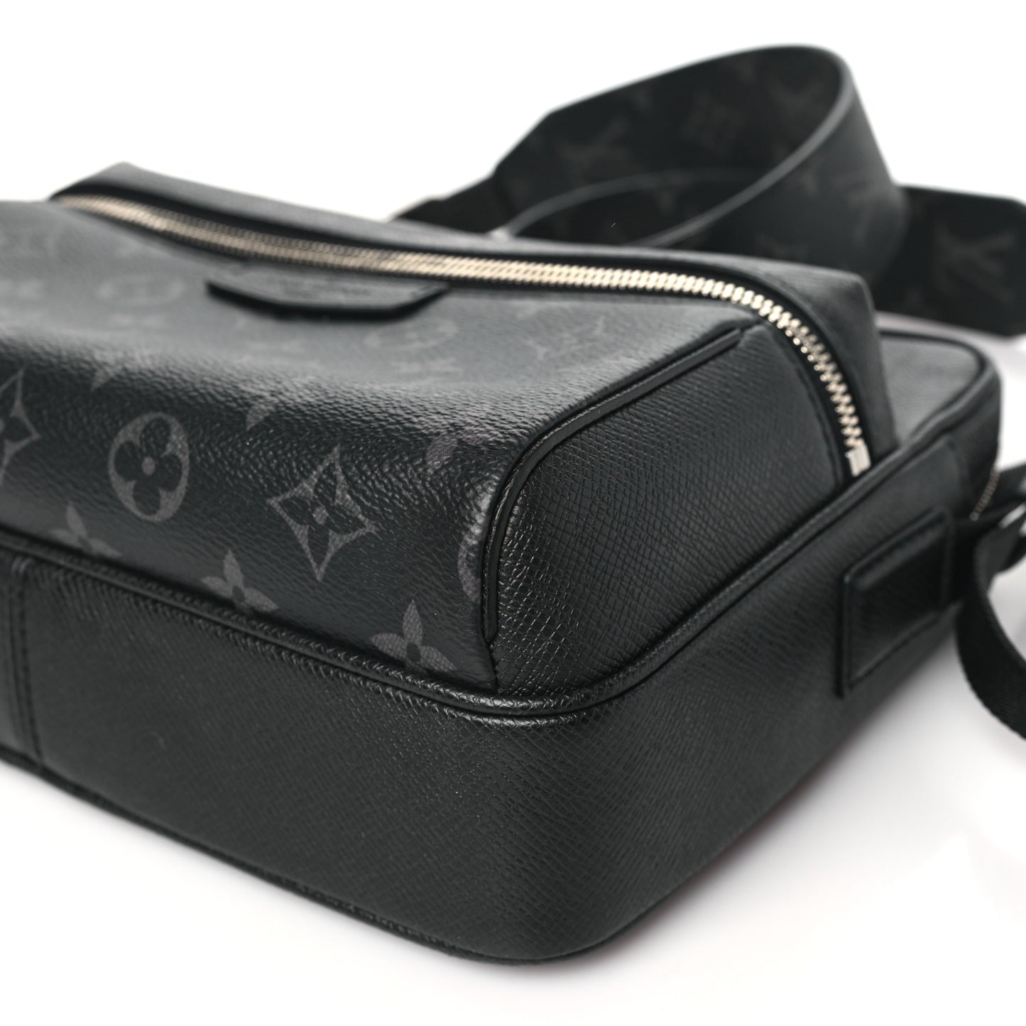 Taiga Monogram Eclipse Outdoor Messenger Black