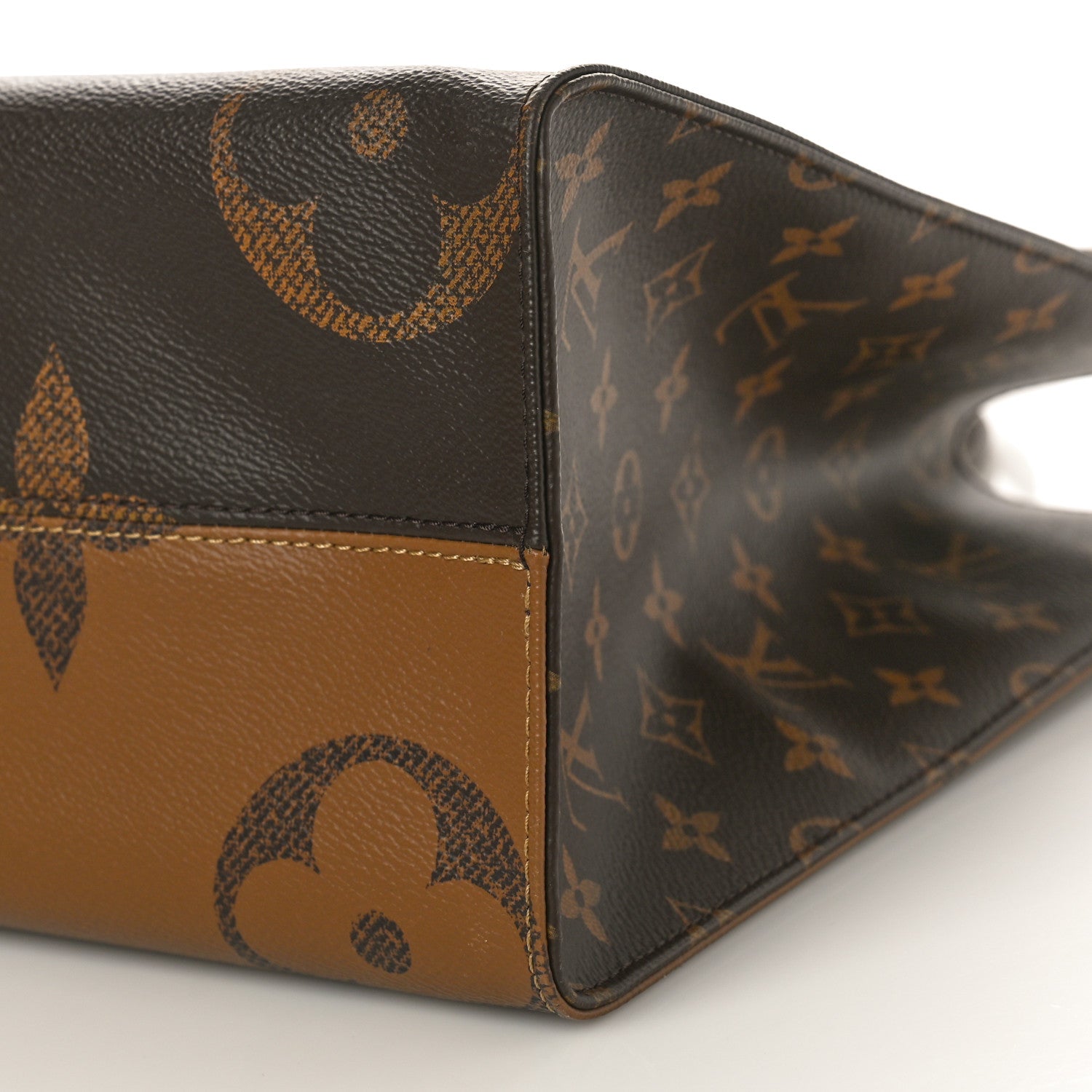Louis Vuitton Reverse Monogram Giant Onthego MM 9 of 10
