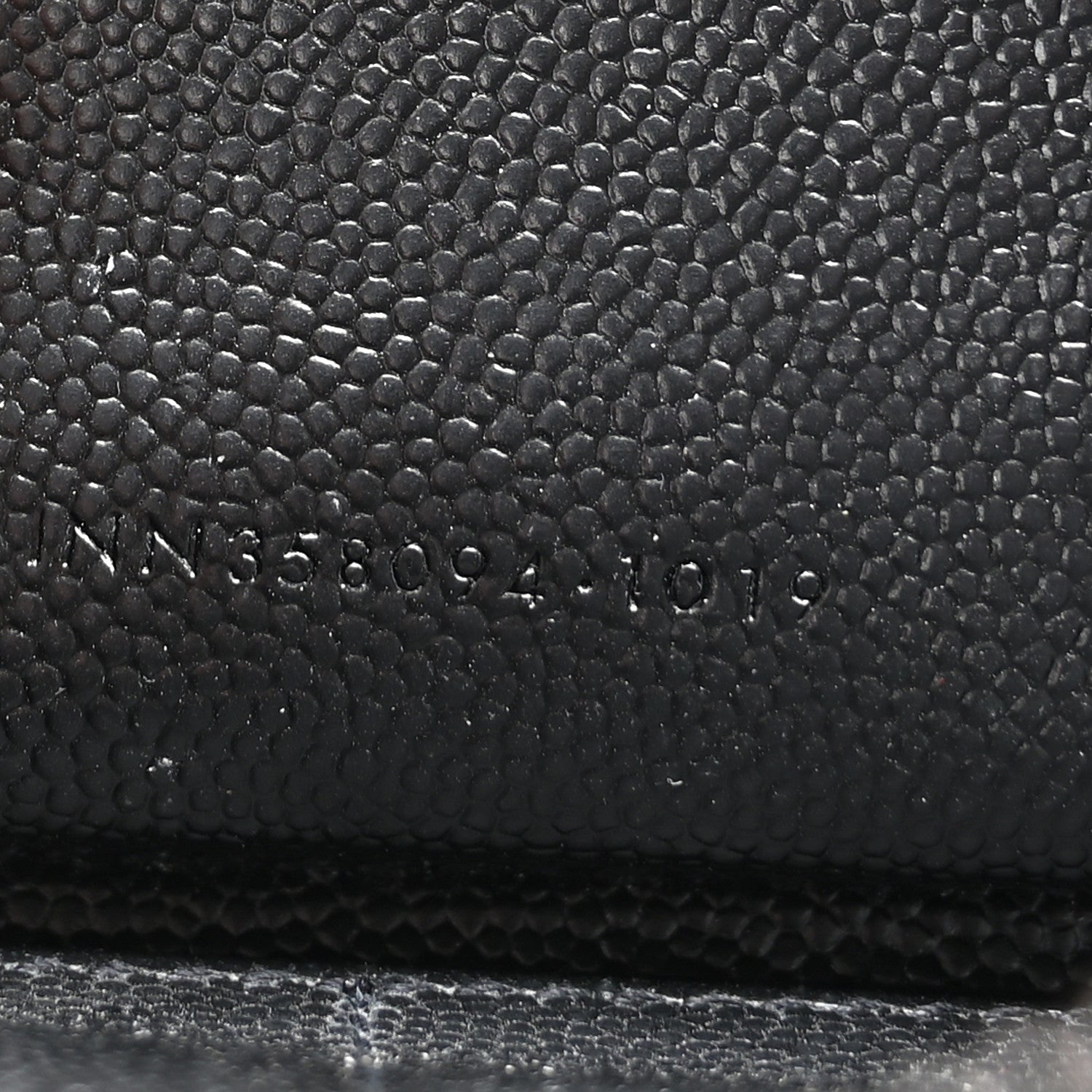 Saint Laurent Grain De Poudre Matelasse Chevron Monogram Monochrome Zip Around Wallet Black 7 of 10