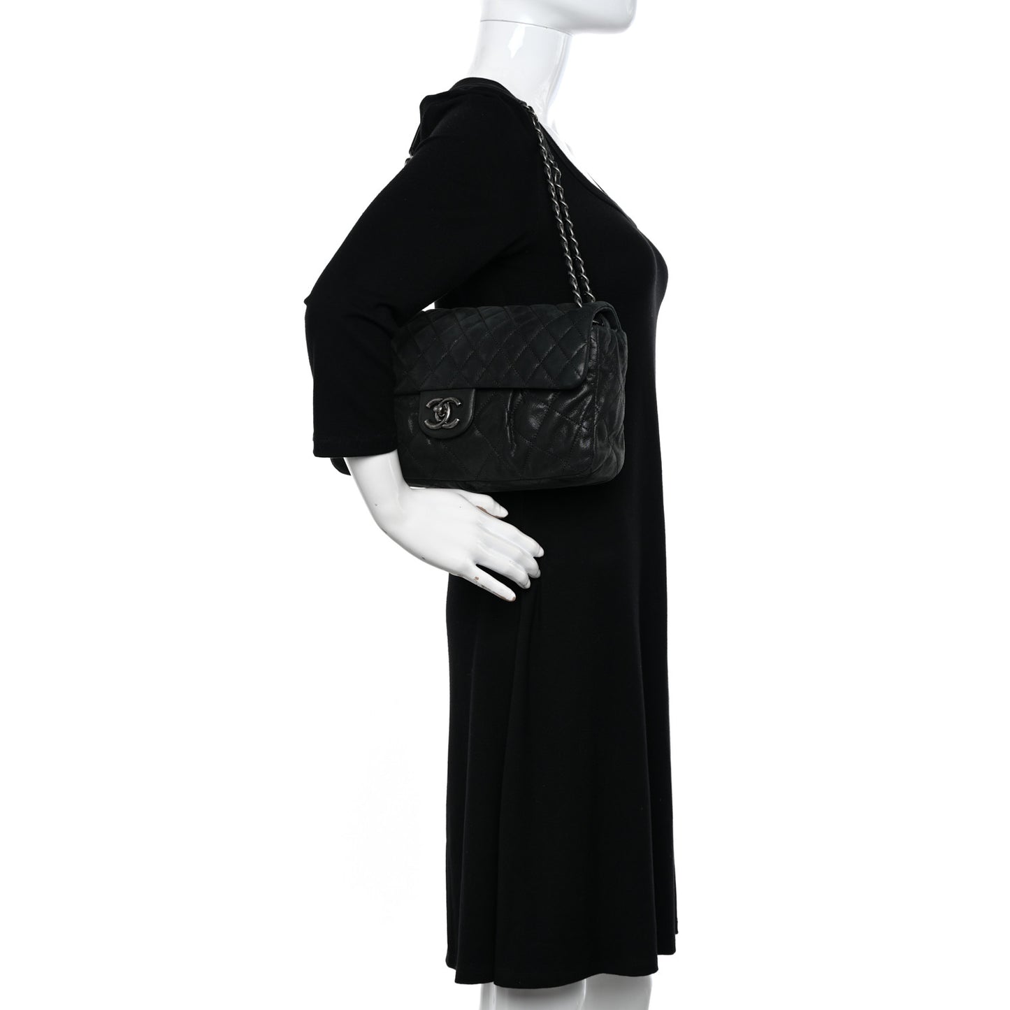 Iridescent Calfskin Large Chic Quilt Flap Black