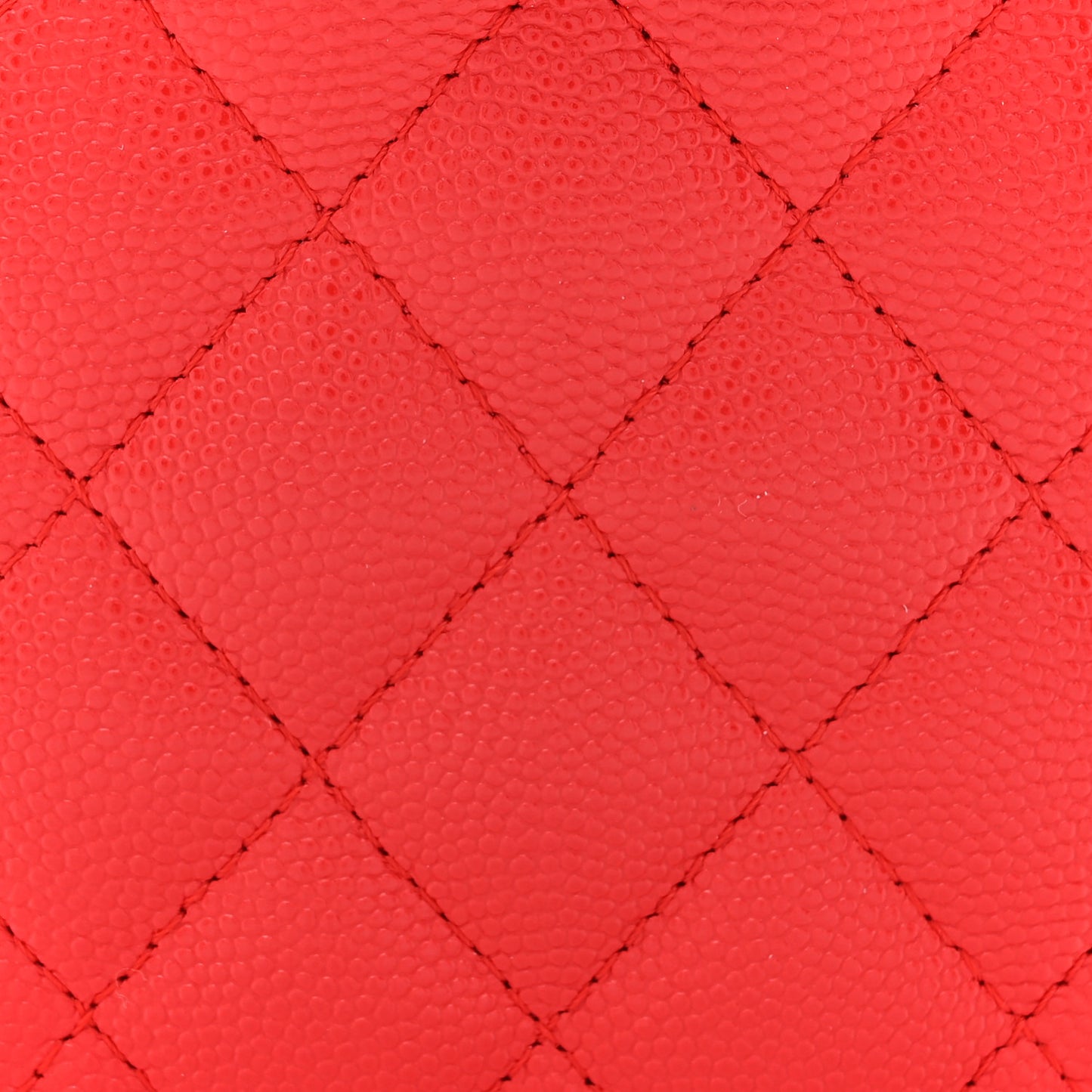 Caviar Quilted Small Vertical Coco Beauty Vanity Case With Chain Red