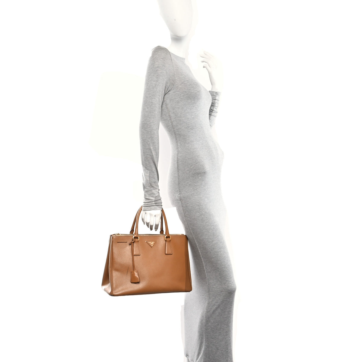 Saffiano Medium Galleria Double Zip Tote Caramel