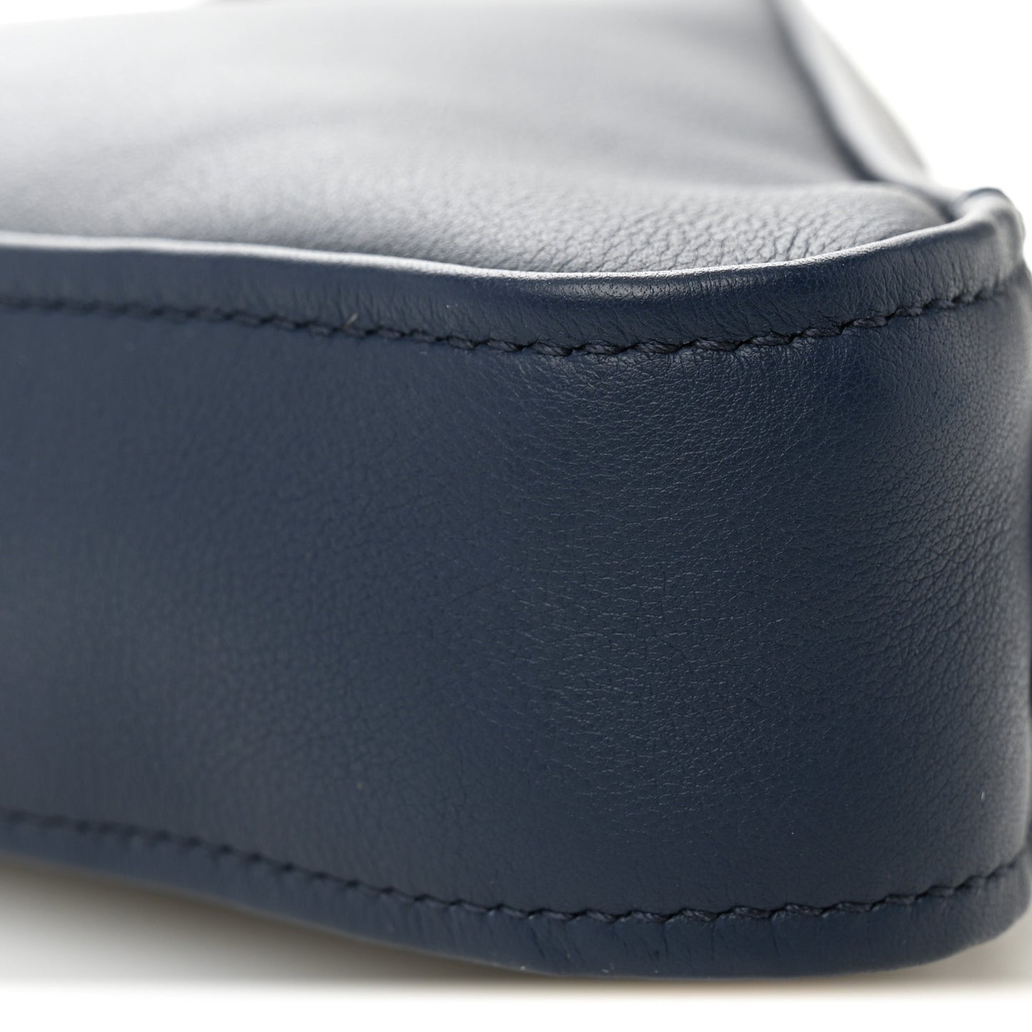 Calfskin Triangle Pouch M Bleu Canopee