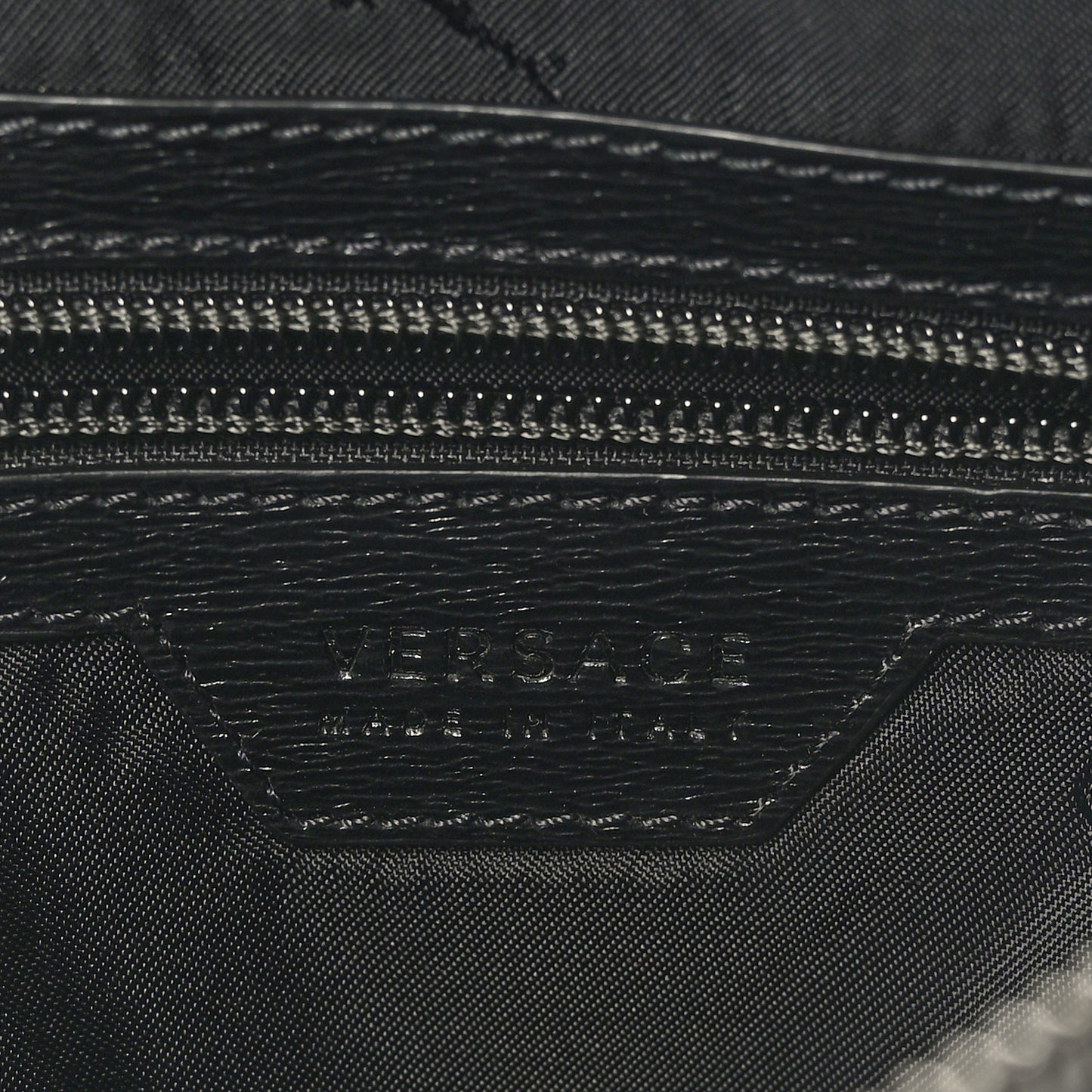 Grained Calfskin V Pochette Black