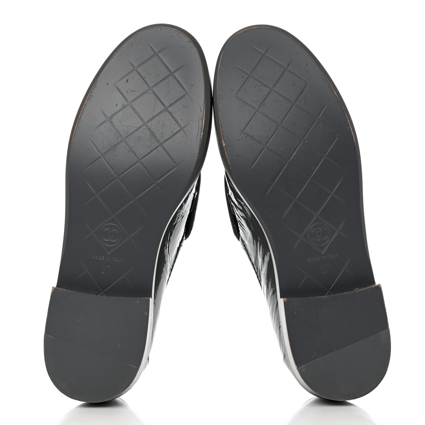 Crumpled Shiny Lambskin Quilted CC Turnlock Loafers 37 Dark Grey