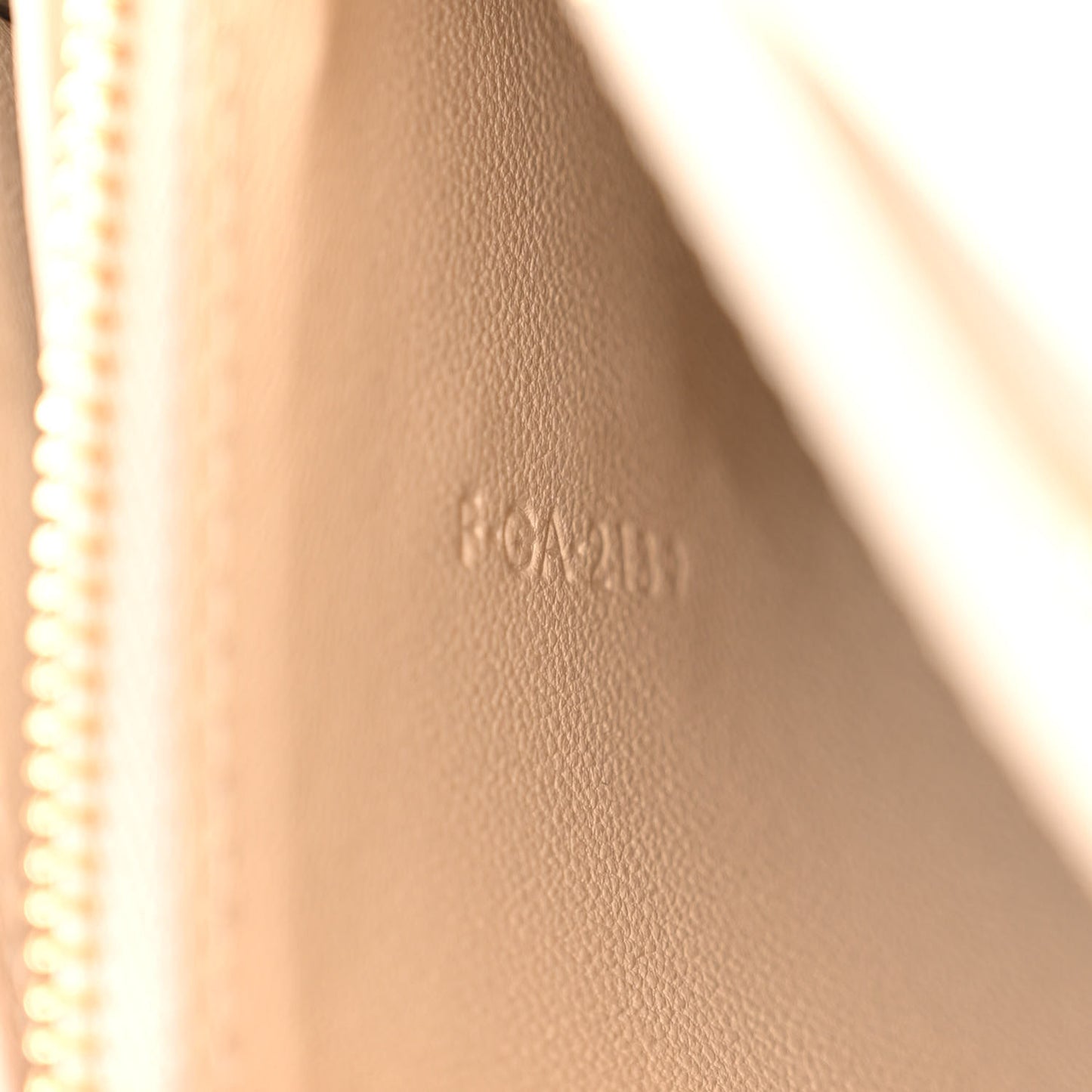 Box Calfskin Medium Classic Box Bag Linen
