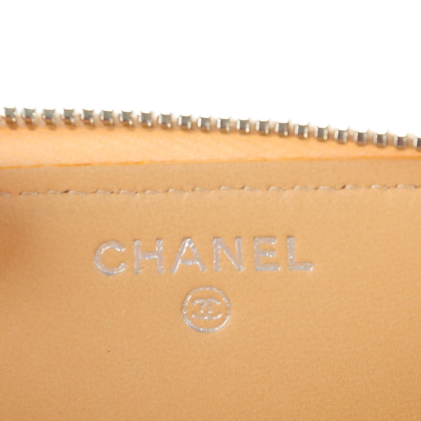 Lambskin Quilted Zip Around Card Holder Beige Clair