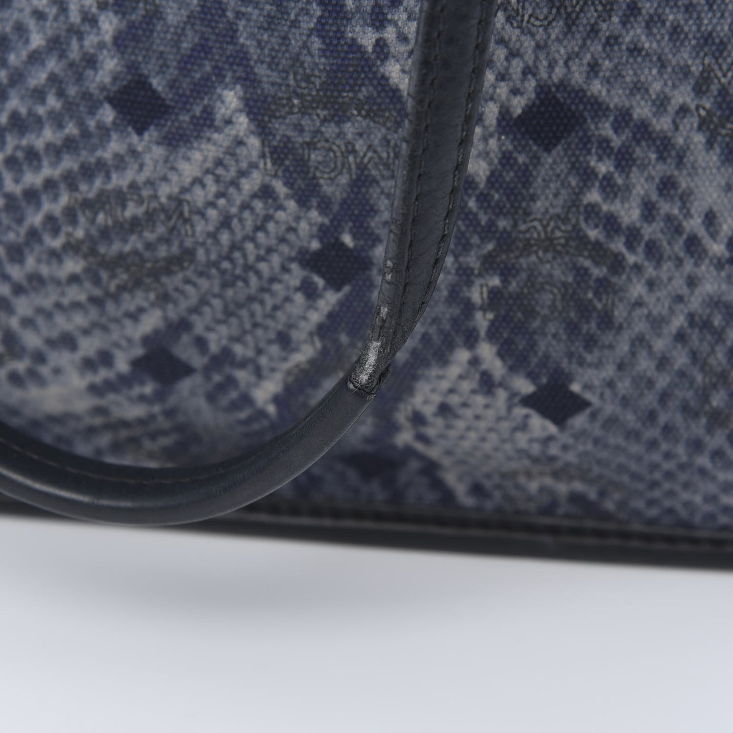 Visetos Medium Reversible Shopper Tote Black