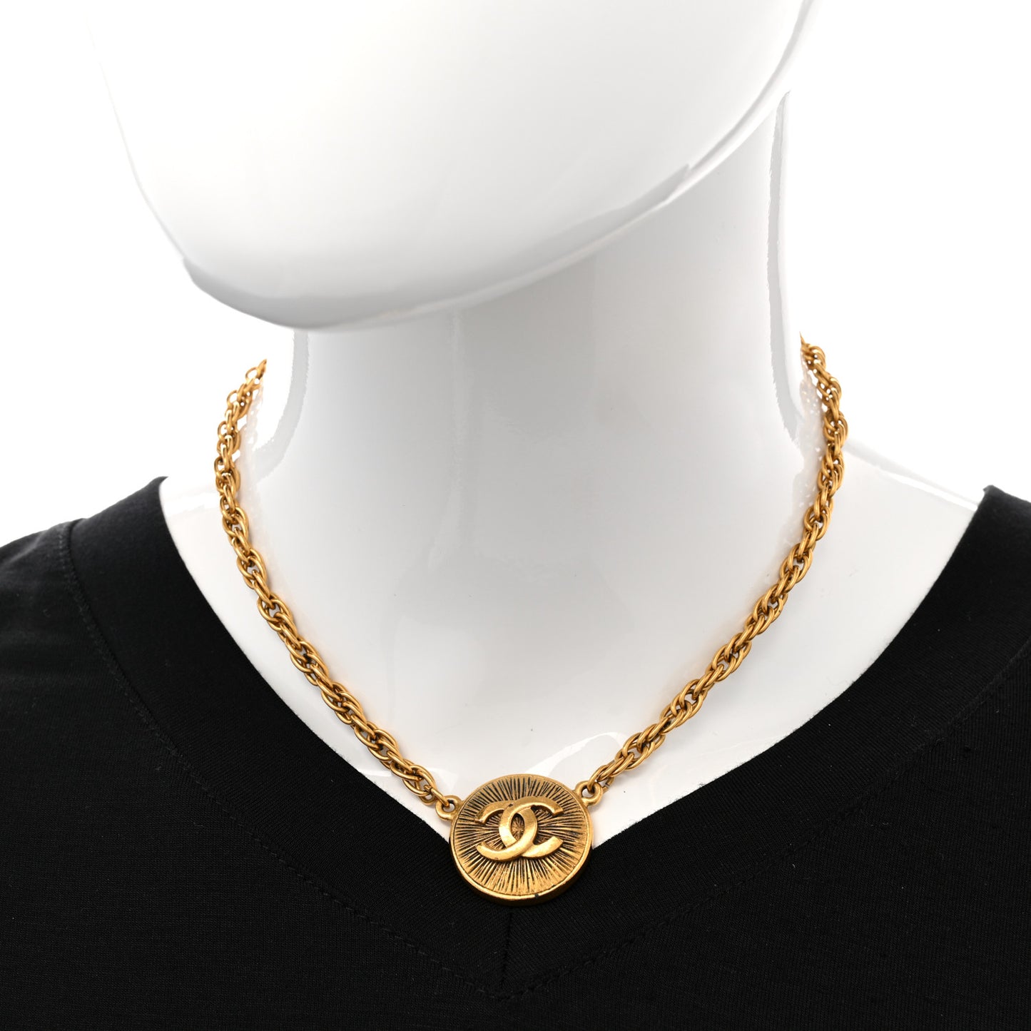 Metal CC Round Pendant Necklace Gold