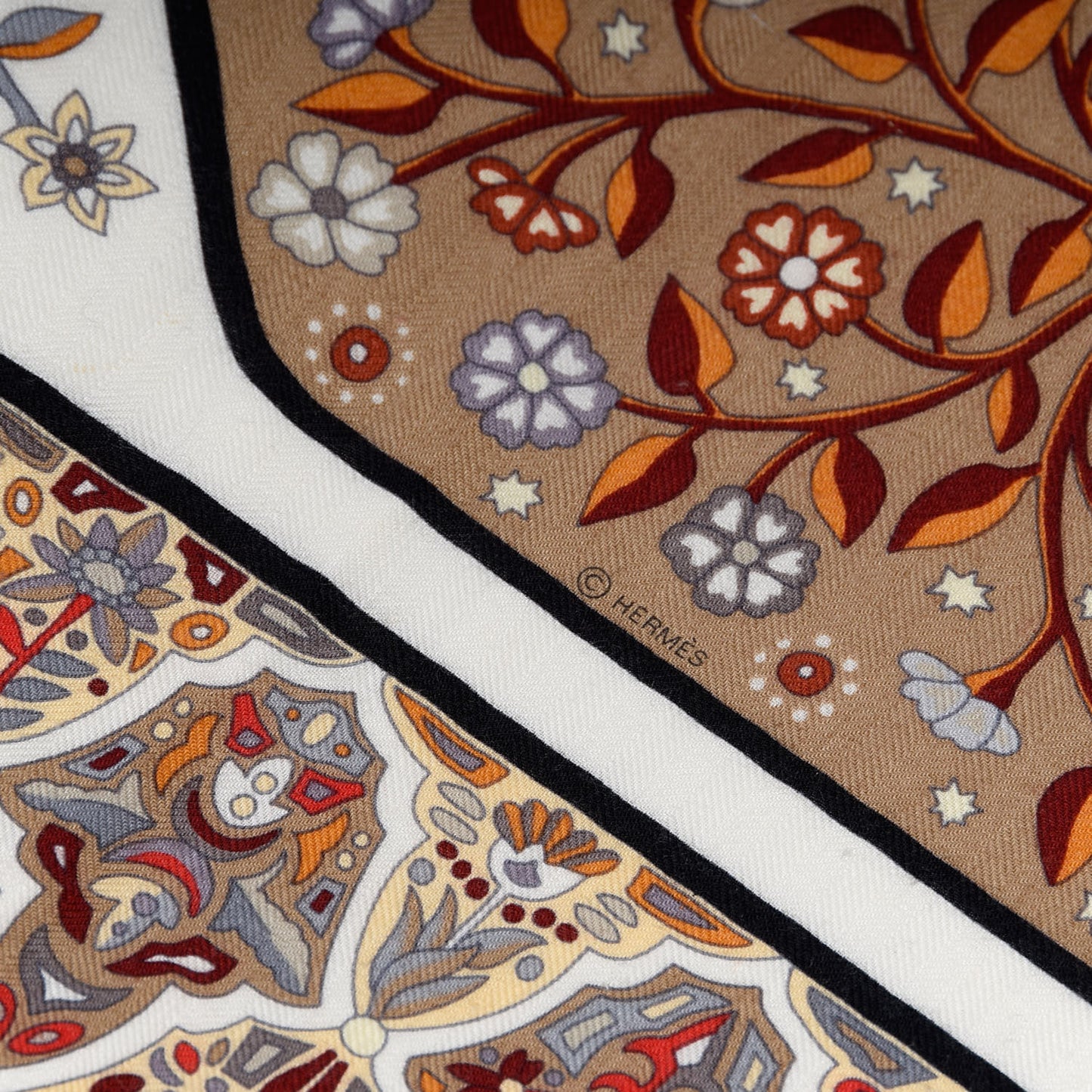 Cashmere Silk Aux Portes Du Palais Shawl 140 Black Beige Rouge