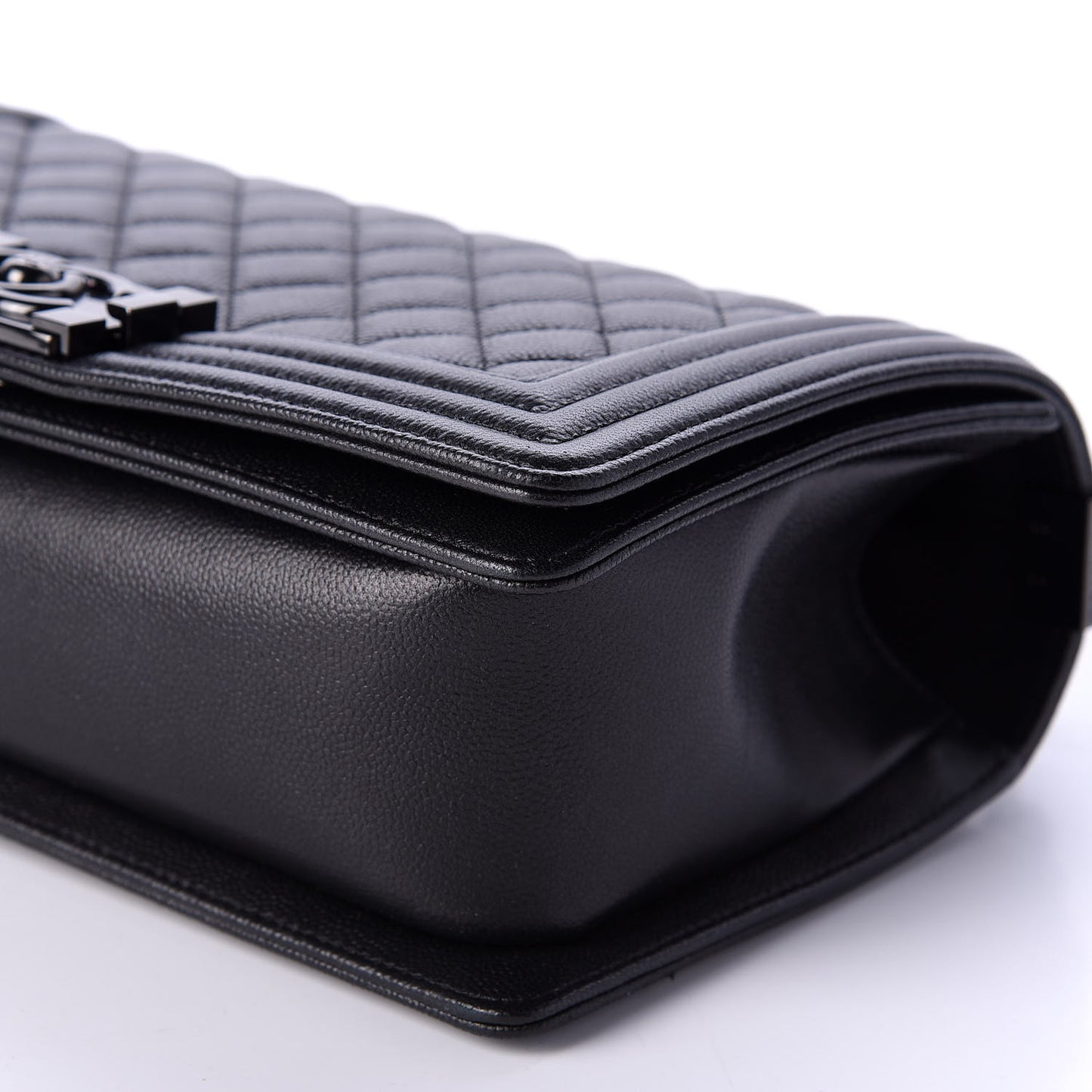 Caviar Quilted Medium Boy Flap So Black