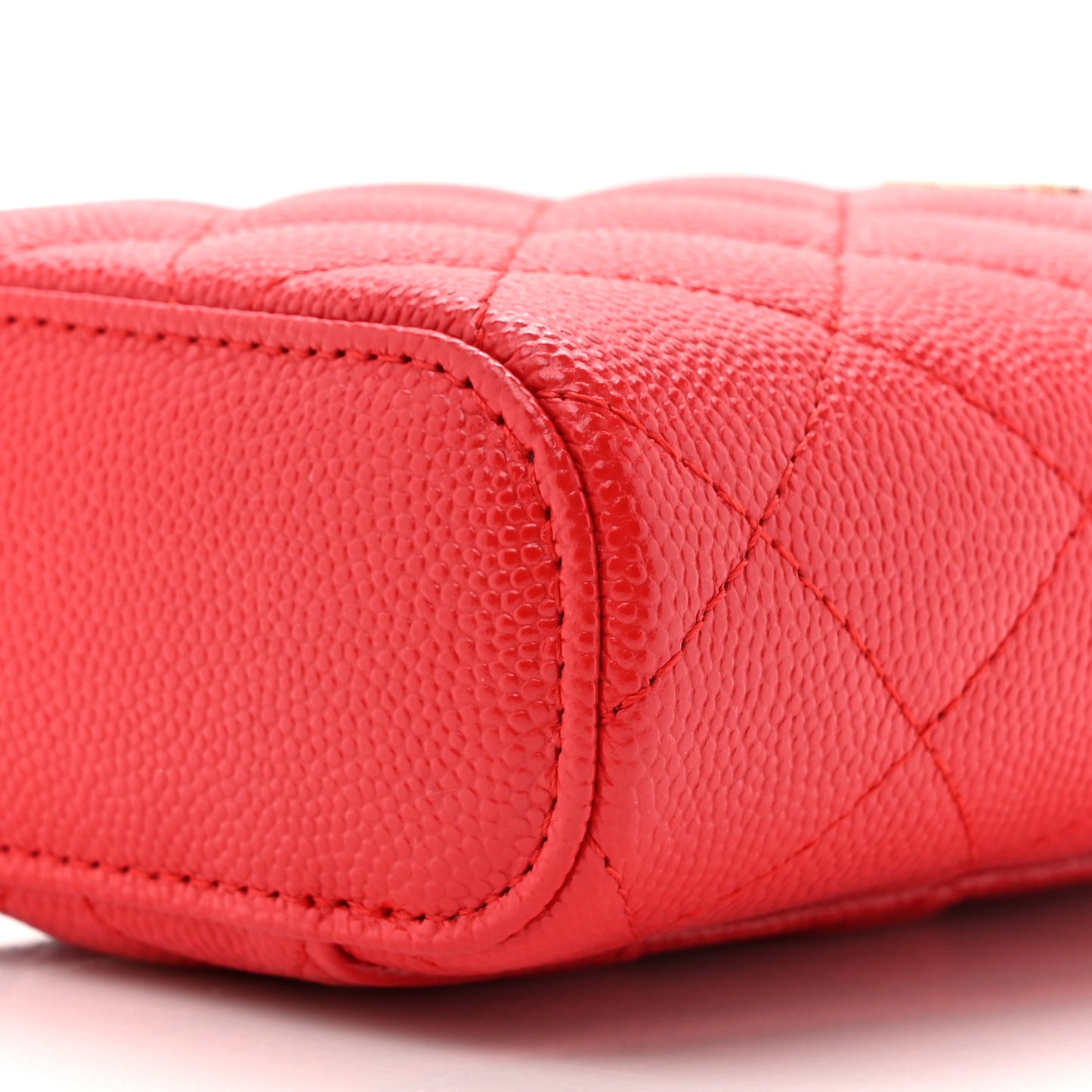Caviar Quilted Small Vertical Coco Beauty Vanity Case With Chain Red