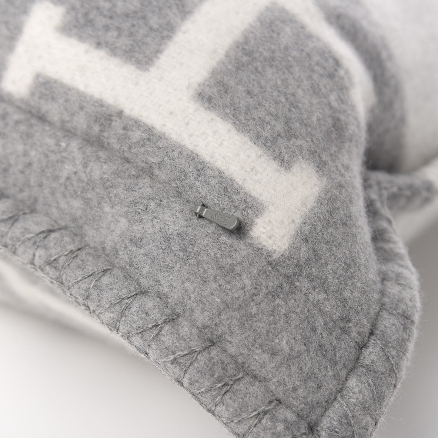 Wool Cashmere Avalon III Pillow PM Ecru Gris Clair