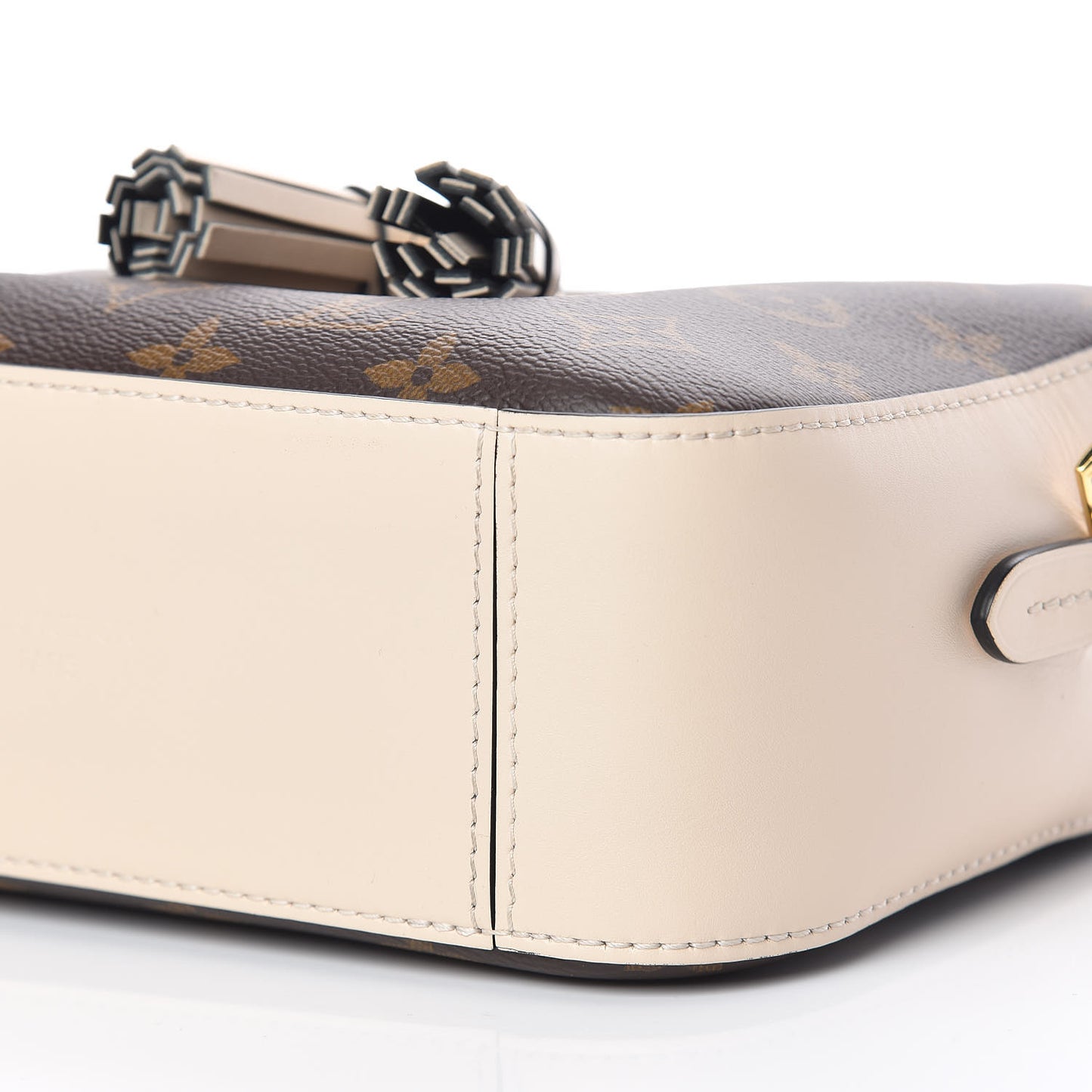 Monogram Saintonge Creme