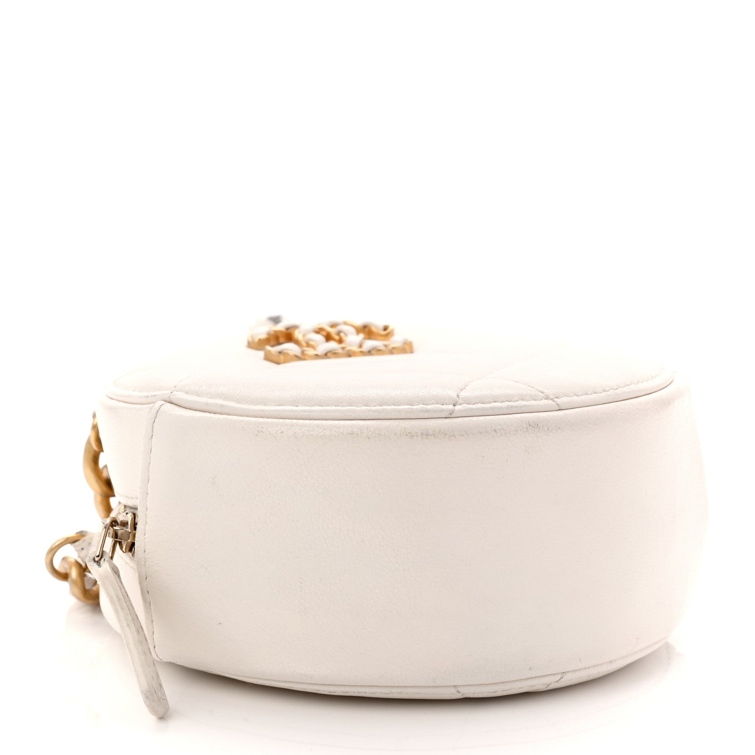 人気☆美品☆CHANEL ☆ゴールド ☆キルティング☆ポーチ☆カンボン☆ Chanel Shiny Goatskin Quilted Chanel 19 Round Clutch With Chain