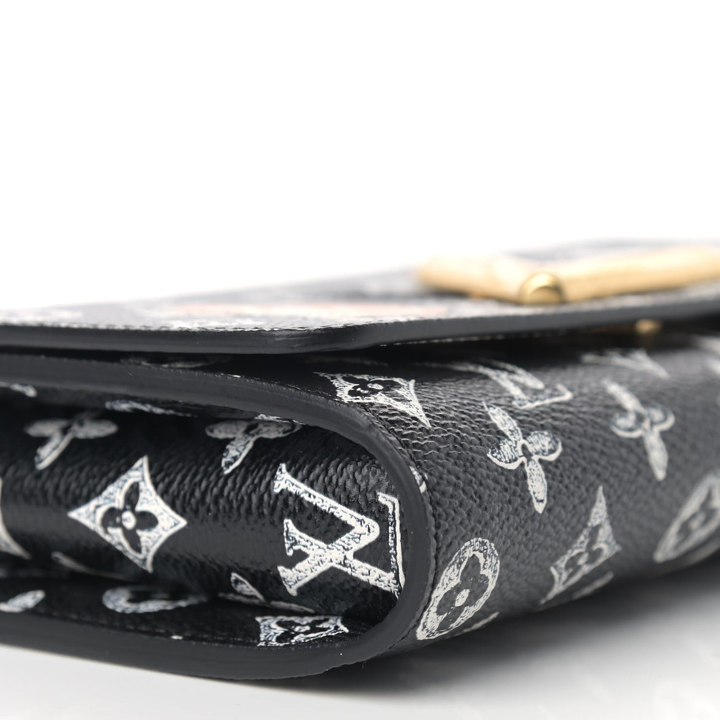 Catogram Twist Chain Wallet Black