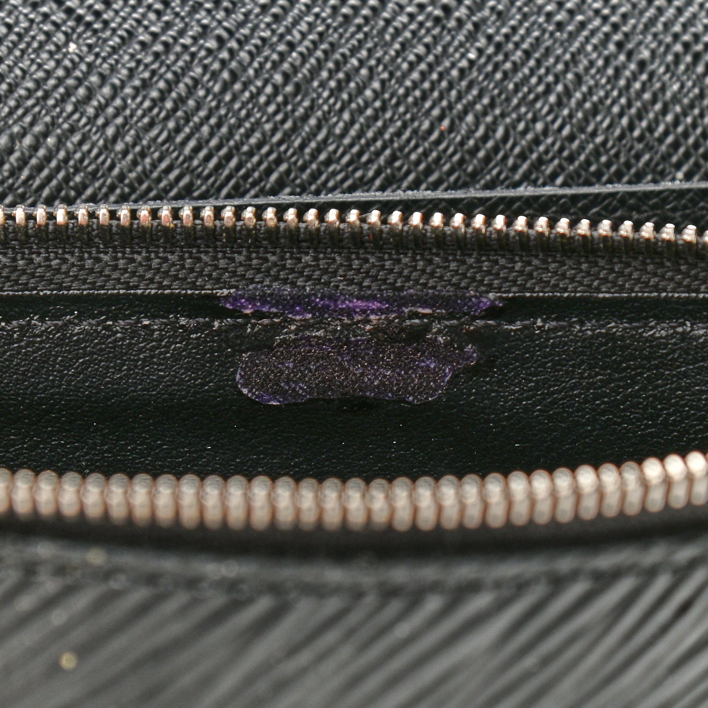 Epi Twist Chain Wallet Black