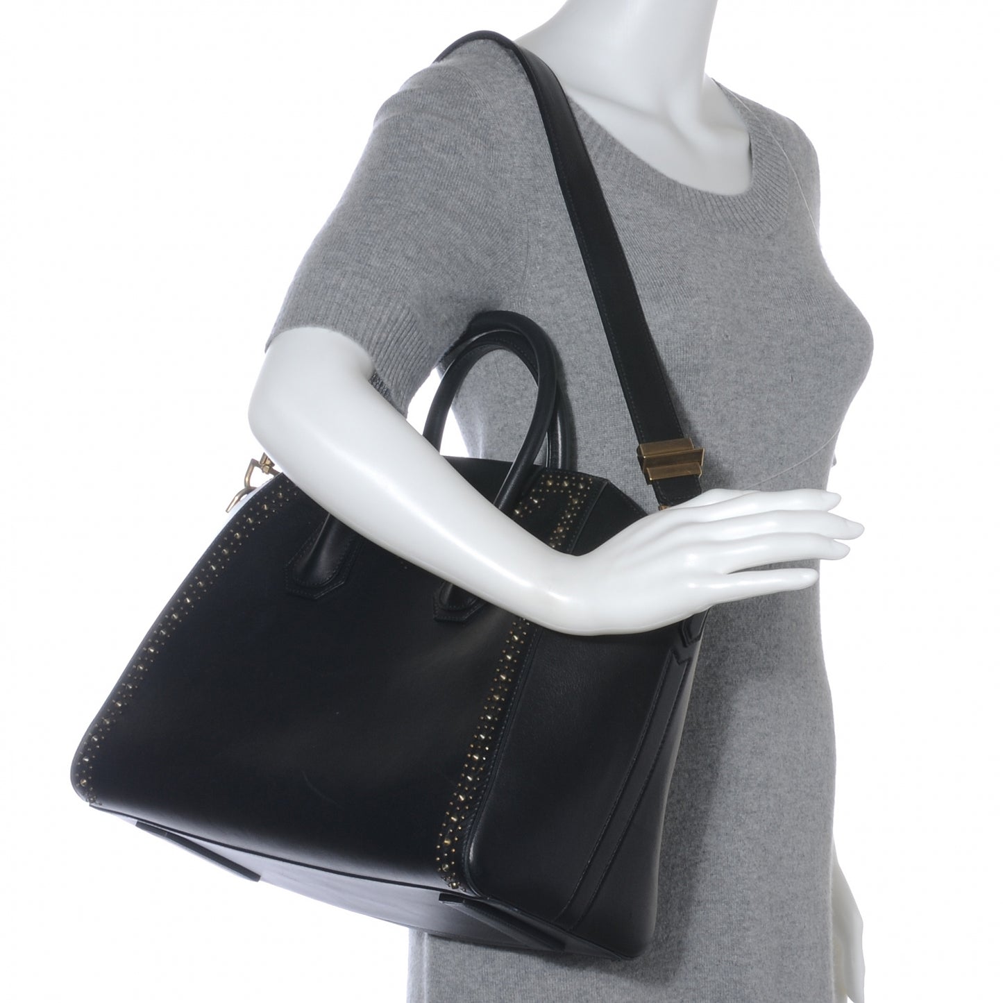 Calfskin Medium Studded Antigona Black